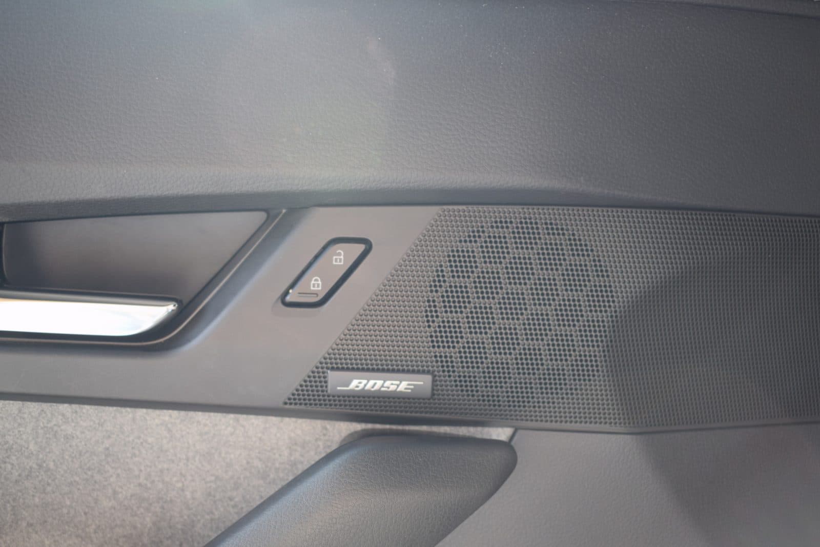 Mazda MX-30 e-SkyActiv EV 145 Makoto 36 kWh – Premium Pack thumbnail 8