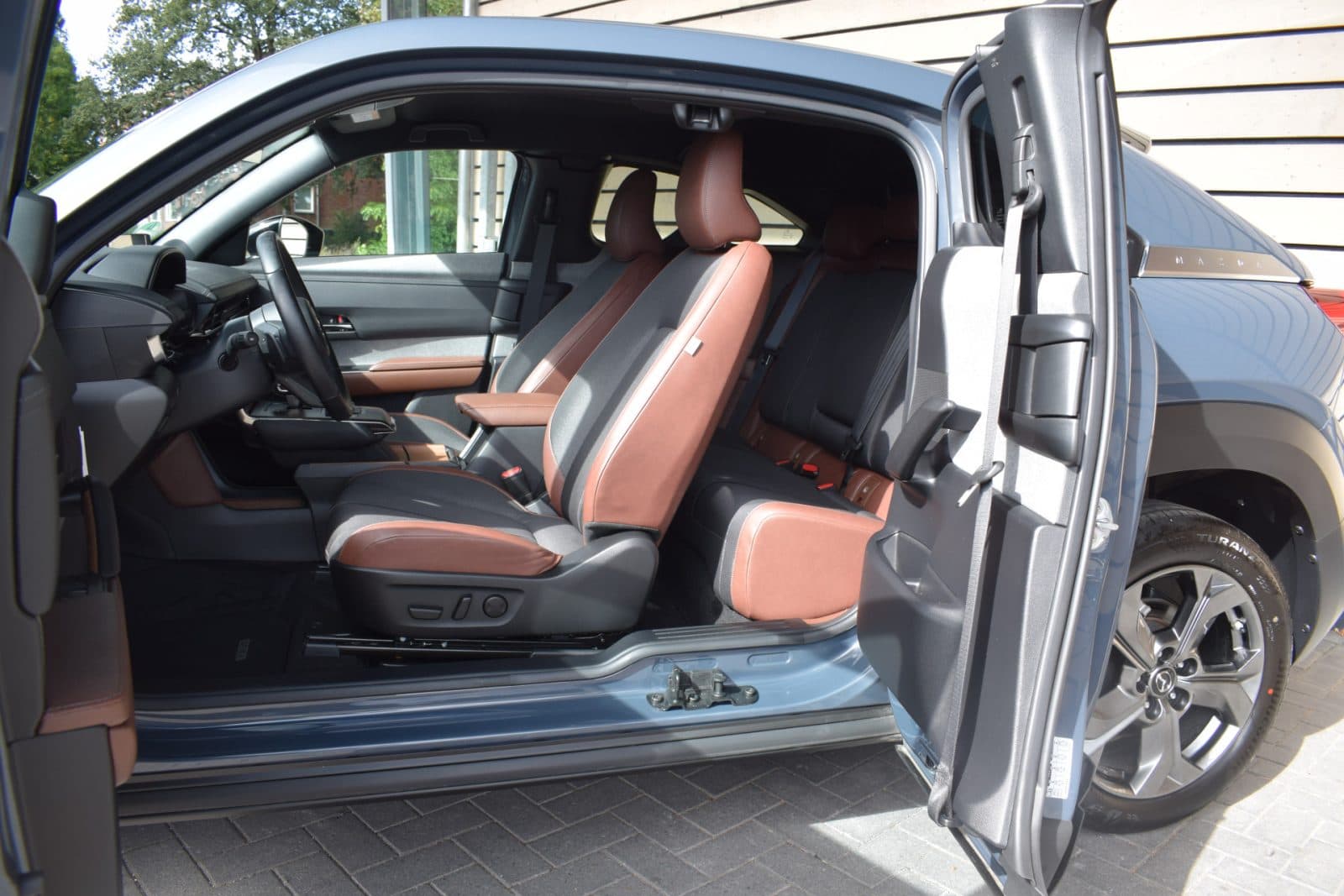 Mazda MX-30 e-SkyActiv EV 145 Makoto 36 kWh – Premium Pack thumbnail 11