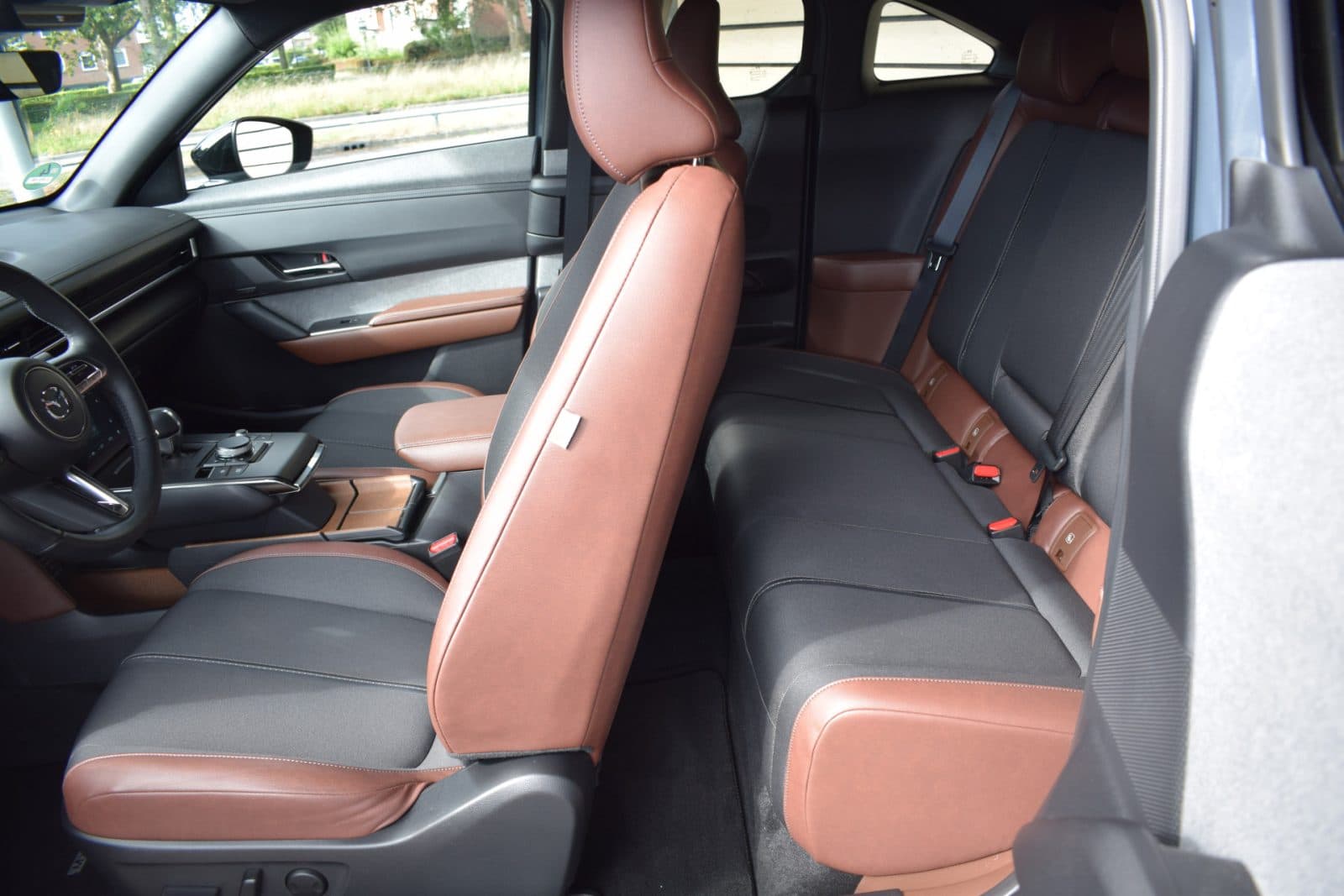 Mazda MX-30 e-SkyActiv EV 145 Makoto 36 kWh – Premium Pack thumbnail 12