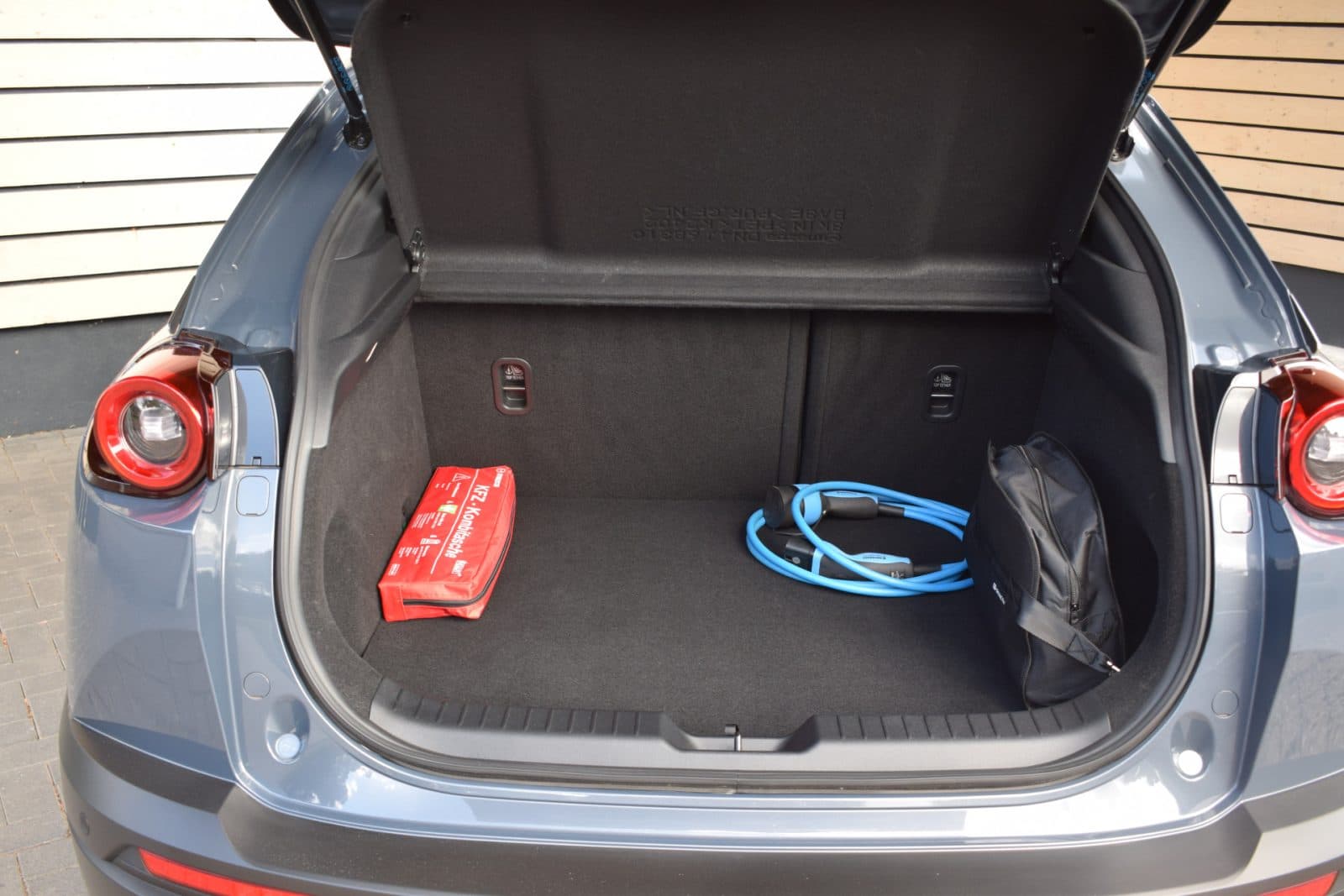 Mazda MX-30 e-SkyActiv EV 145 Makoto 36 kWh – Premium Pack thumbnail 23