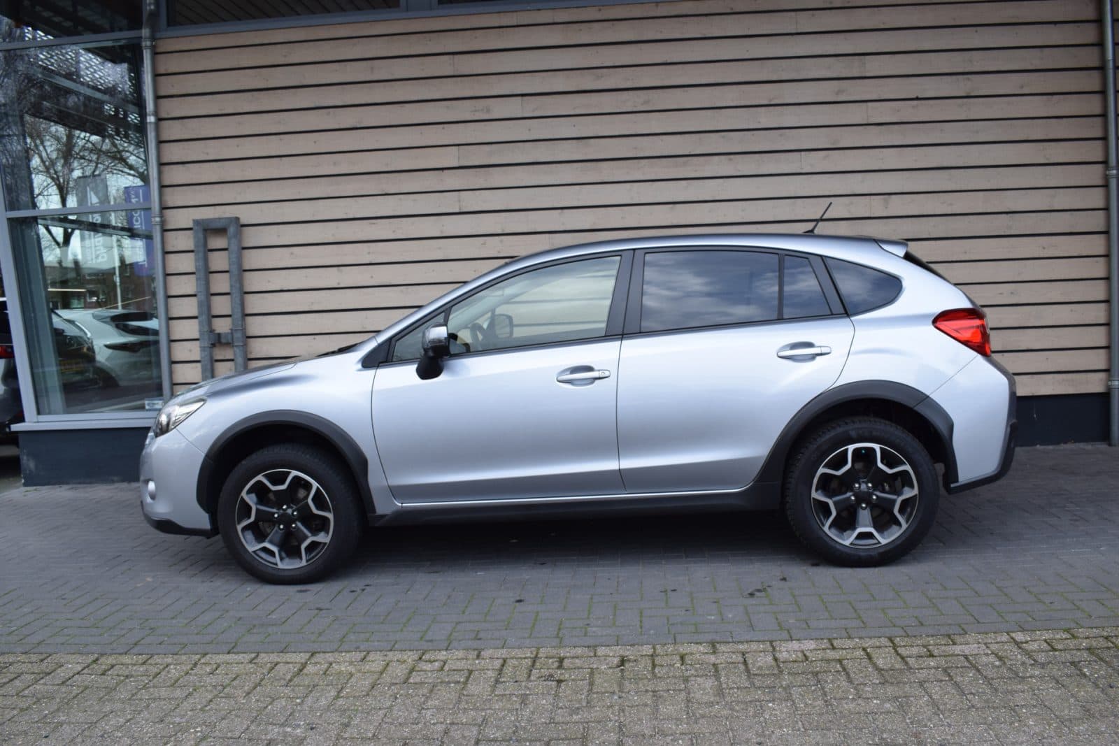 Subaru XV 2.0i Luxury Plus AWD – 1.600 KG Trekgewicht – Dealer Onderhouden thumbnail 4