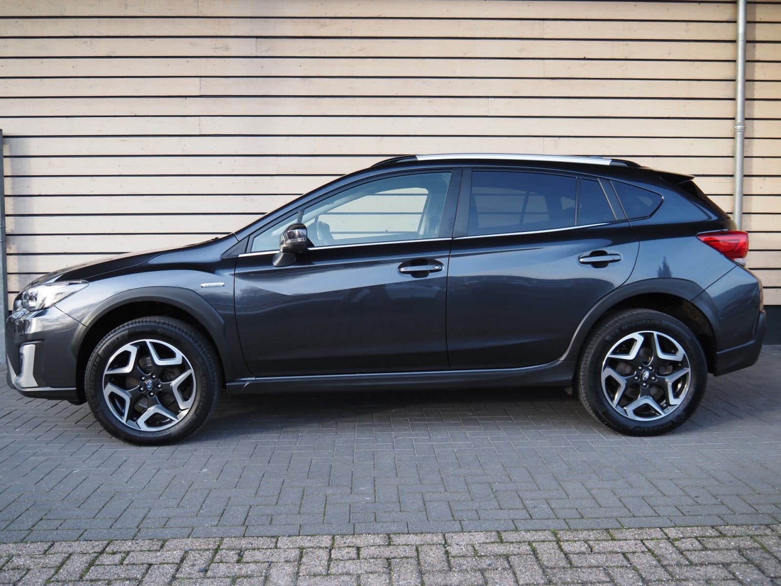 Subaru XV 2.0i e-BOXER Premium – Trekhaak – Dealer onderhouden thumbnail 3