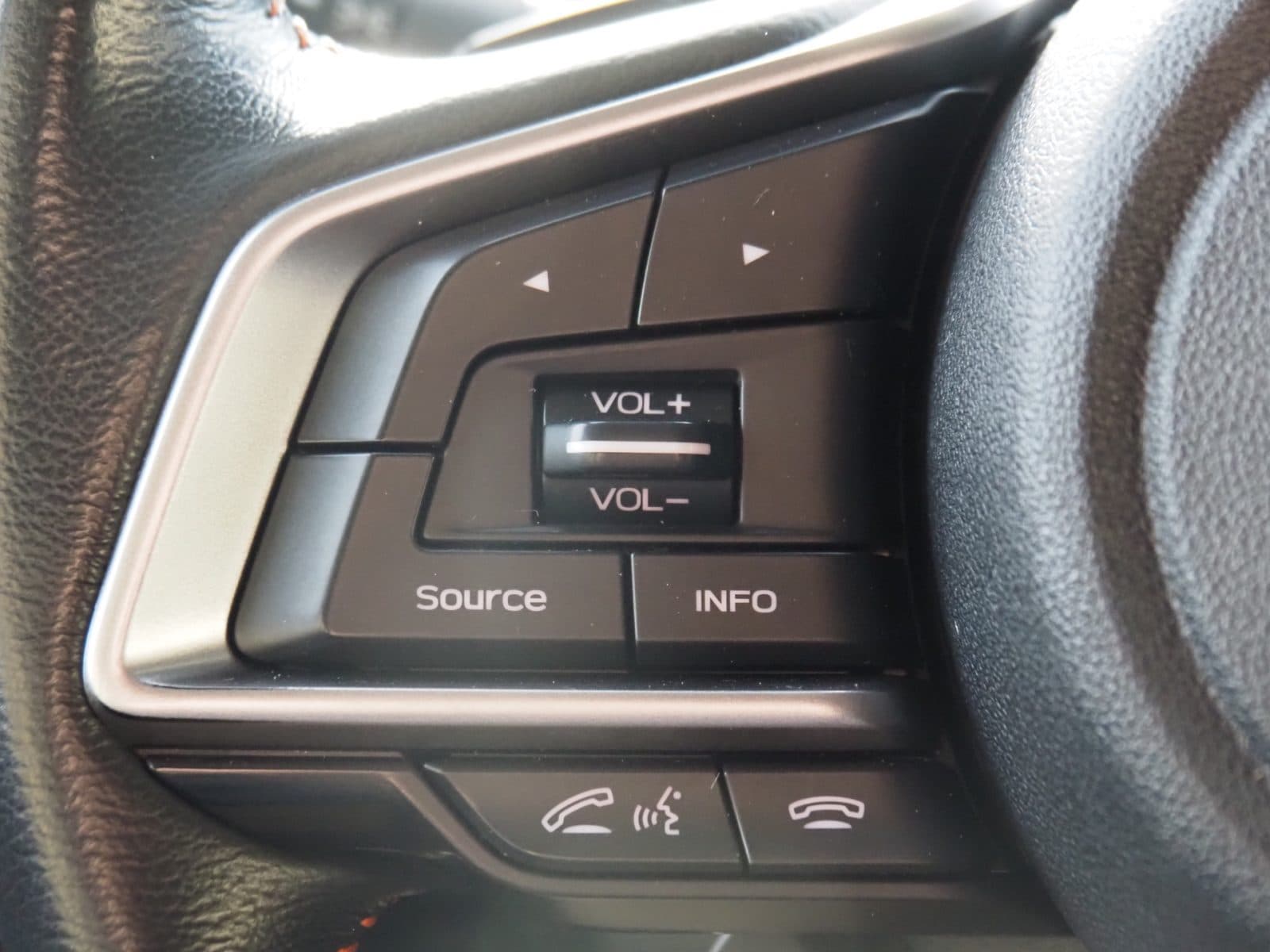 Subaru XV 2.0i e-BOXER Premium – Trekhaak – Dealer onderhouden thumbnail 13