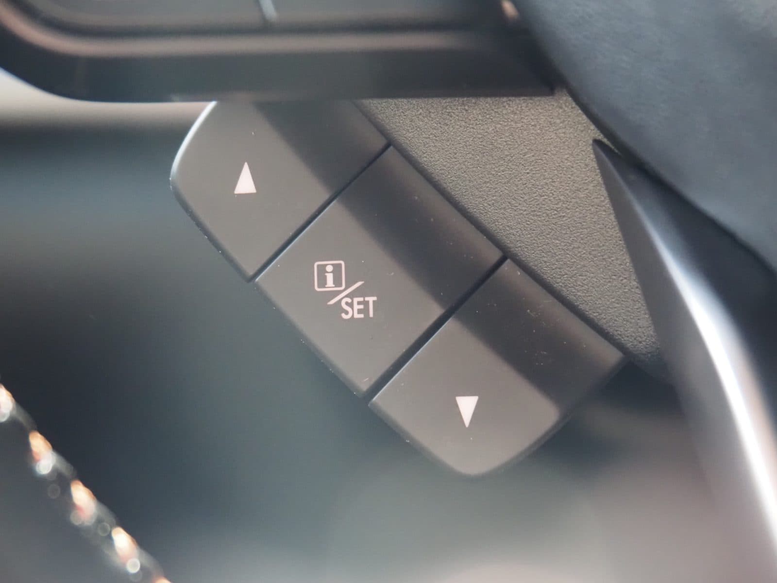 Subaru XV 2.0i e-BOXER Premium – Trekhaak – Dealer onderhouden thumbnail 15