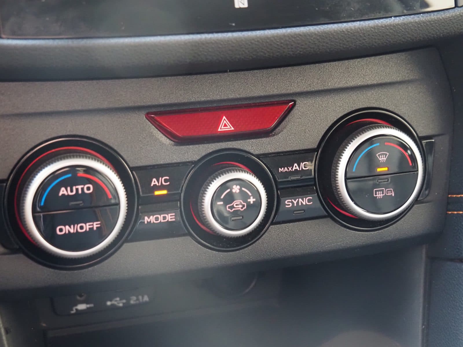 Subaru XV 2.0i e-BOXER Premium – Trekhaak – Dealer onderhouden thumbnail 24