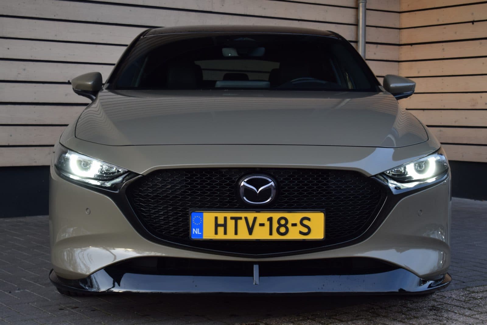 Mazda 3 2.5 e-SkyActiv-G M Hybrid 140 Takumi – Aero Pack – Black Edition thumbnail 3