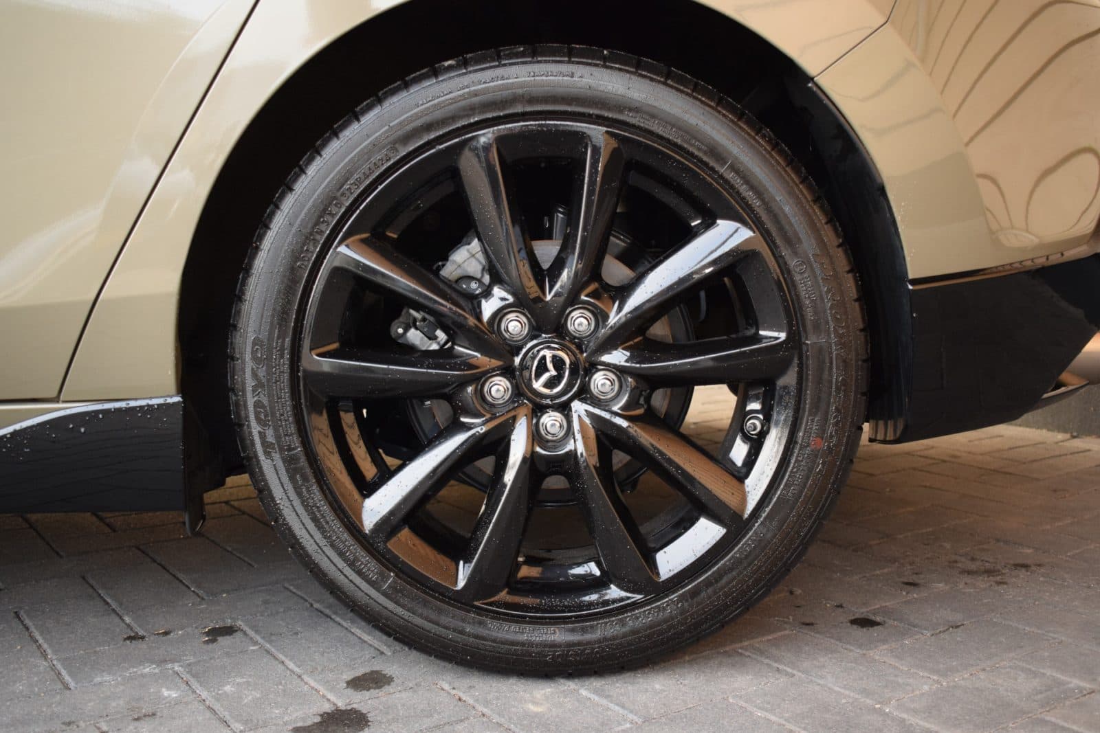 Mazda 3 2.5 e-SkyActiv-G M Hybrid 140 Takumi – Aero Pack – Black Edition thumbnail 8