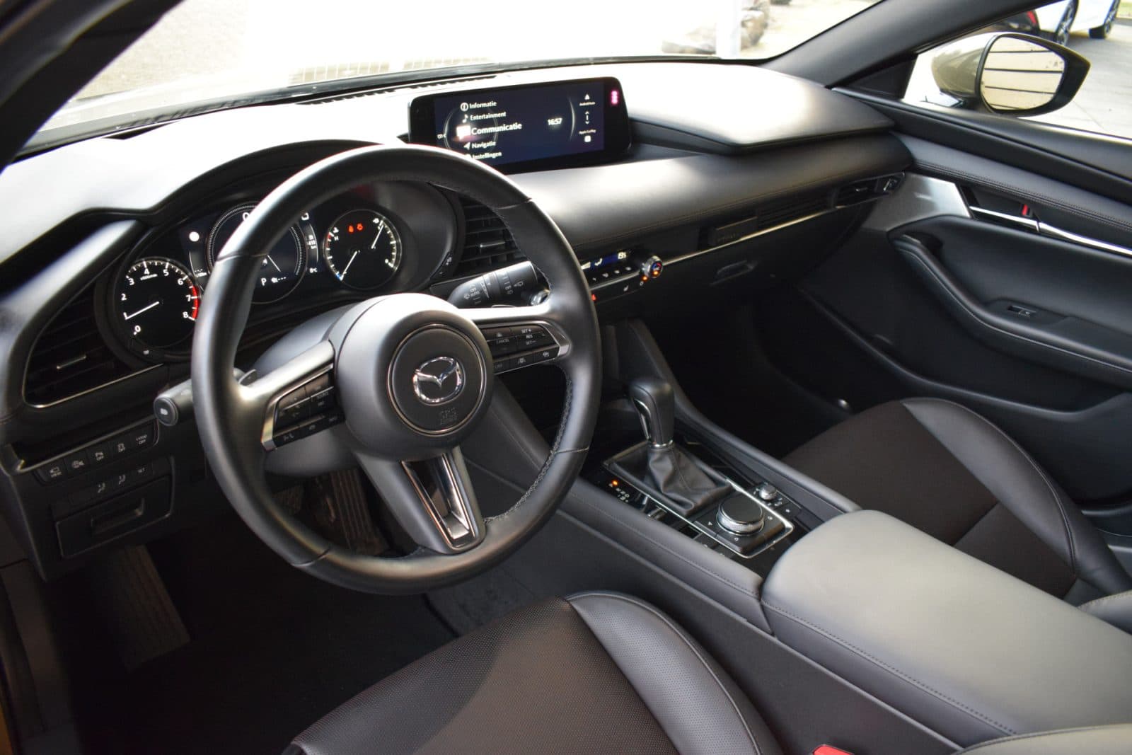 Mazda 3 2.5 e-SkyActiv-G M Hybrid 140 Takumi – Aero Pack – Black Edition thumbnail 9