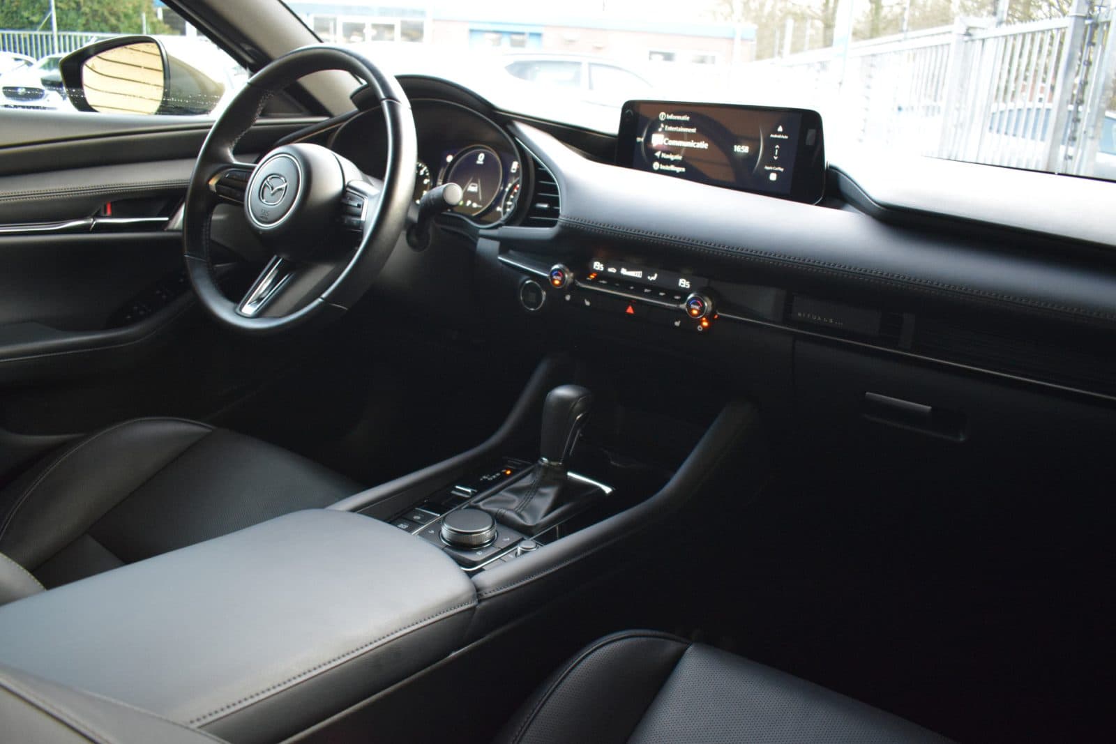 Mazda 3 2.5 e-SkyActiv-G M Hybrid 140 Takumi – Aero Pack – Black Edition thumbnail 12