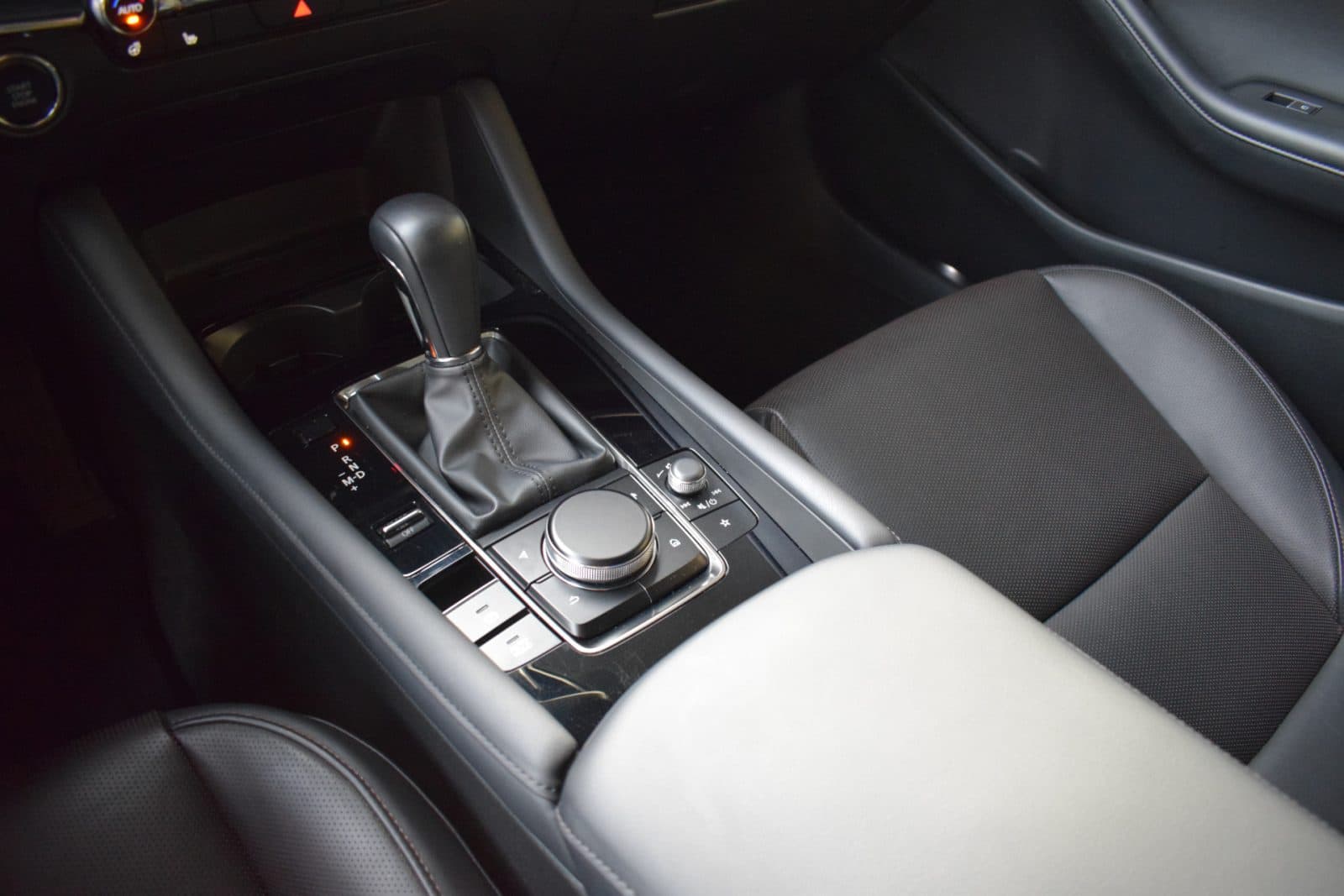 Mazda 3 2.5 e-SkyActiv-G M Hybrid 140 Takumi – Aero Pack – Black Edition thumbnail 19