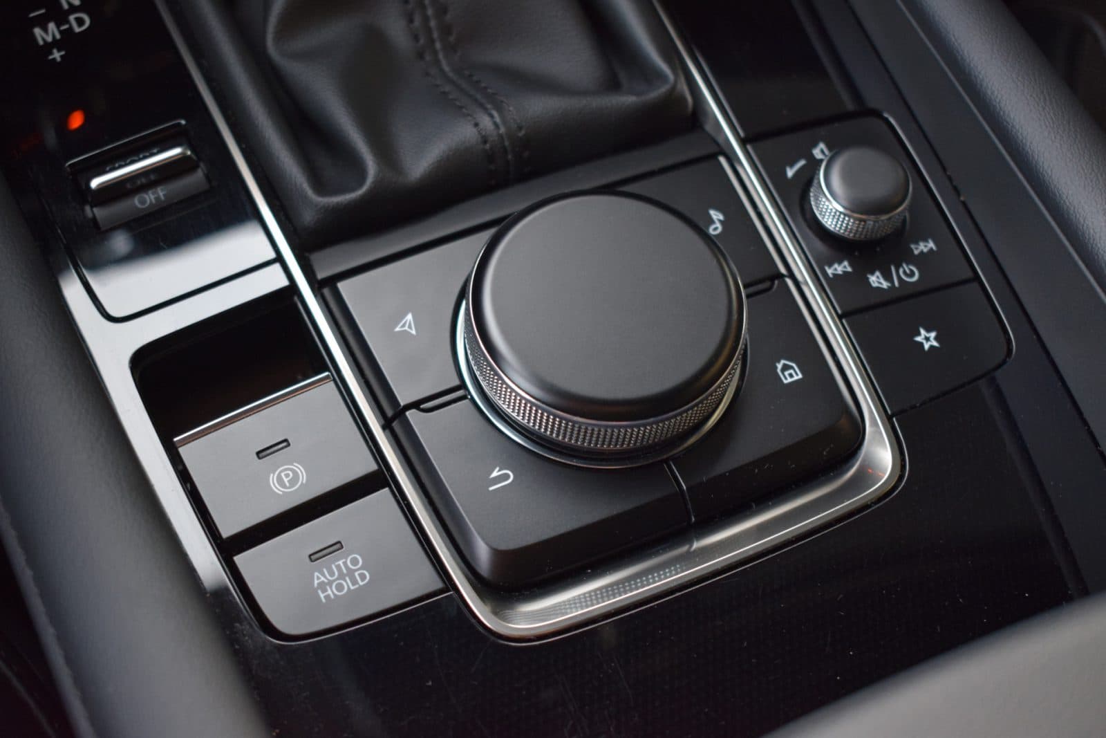 Mazda 3 2.5 e-SkyActiv-G M Hybrid 140 Takumi – Aero Pack – Black Edition thumbnail 20