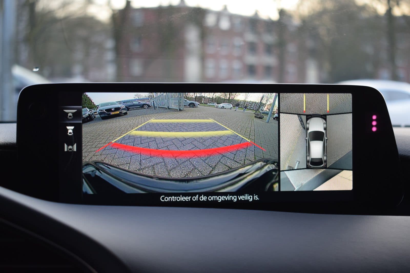 Mazda 3 2.5 e-SkyActiv-G M Hybrid 140 Takumi – Aero Pack – Black Edition thumbnail 26