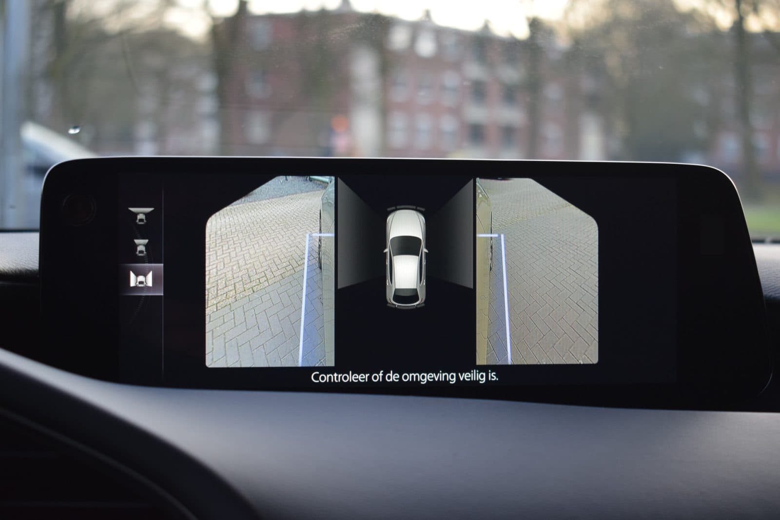 Mazda 3 2.5 e-SkyActiv-G M Hybrid 140 Takumi – Aero Pack – Black Edition thumbnail 27