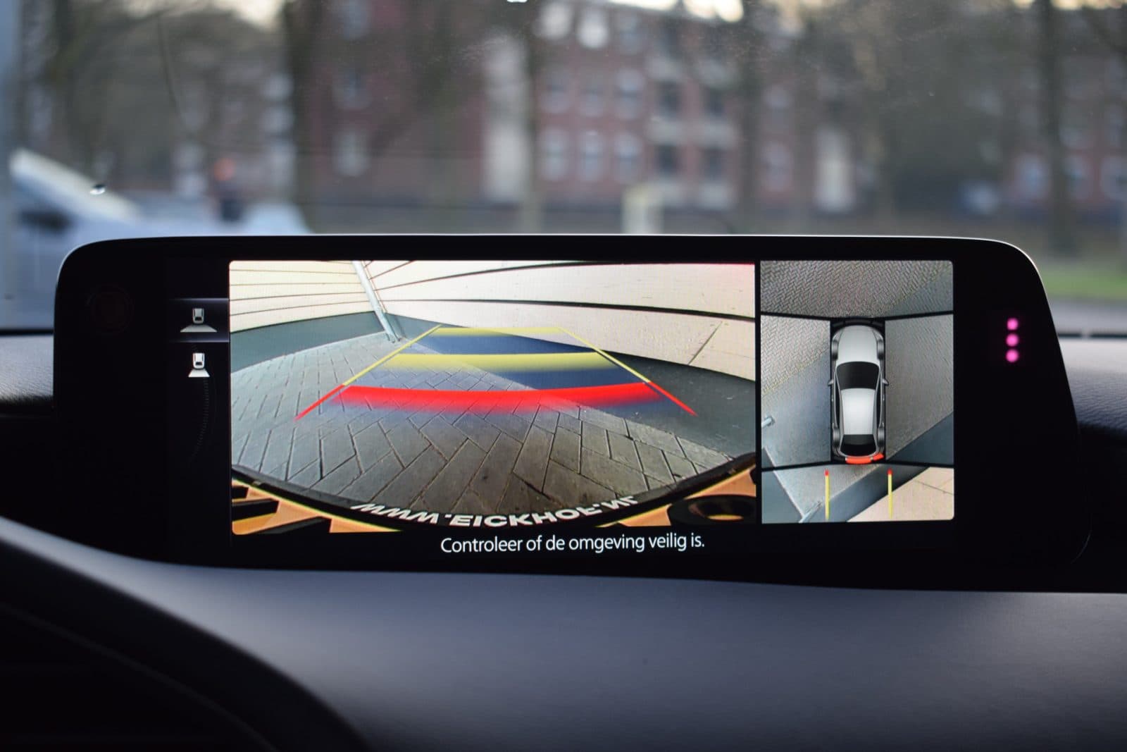 Mazda 3 2.5 e-SkyActiv-G M Hybrid 140 Takumi – Aero Pack – Black Edition thumbnail 28