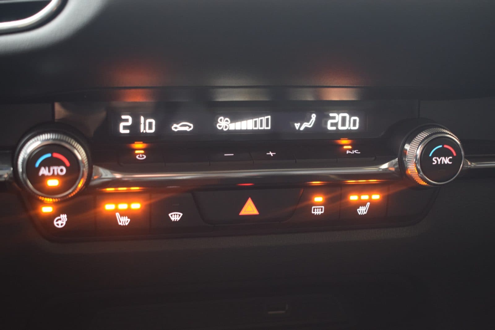 Mazda CX-30 2.0 e-SkyActiv-X M Hybrid Luxury – Afneembare trekhaak thumbnail 24