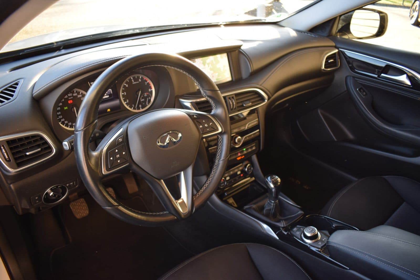 Infiniti Q30 1.6t Premium – Afneembare trekhaak – Rijklaarprijs thumbnail 7