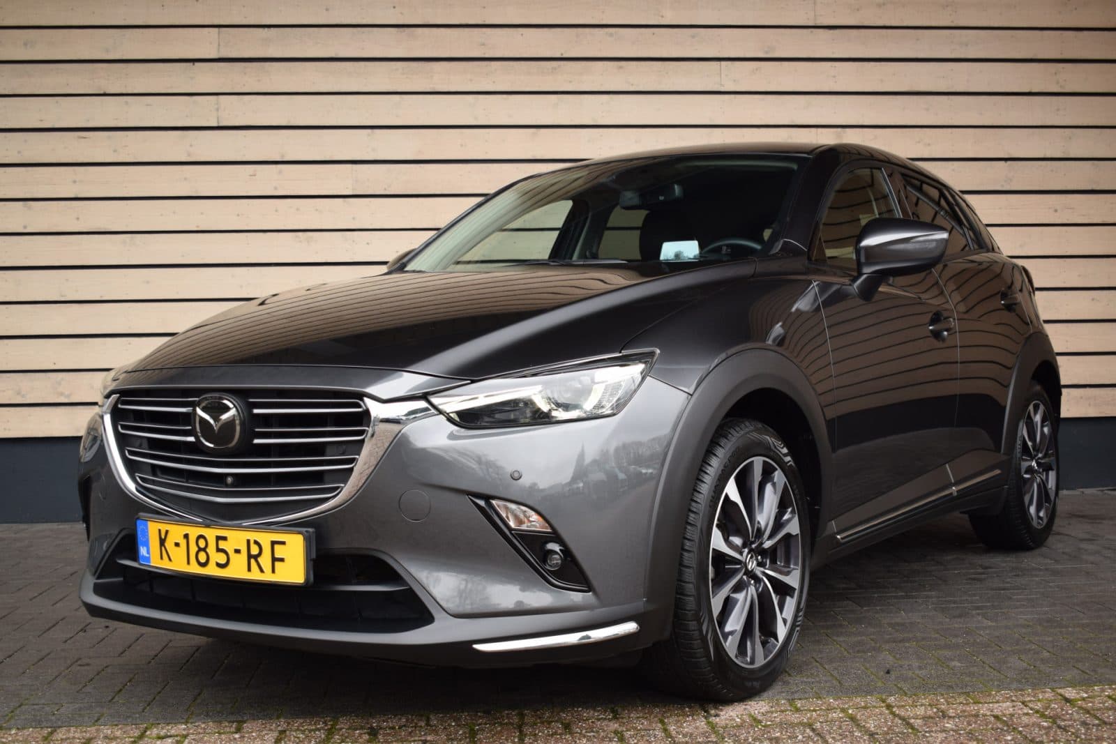 Mazda CX-3 2.0 SkyActiv-G 121 Luxury – i-Activesense pakket – Leather pack – Trekhaak – All season banden thumbnail 3