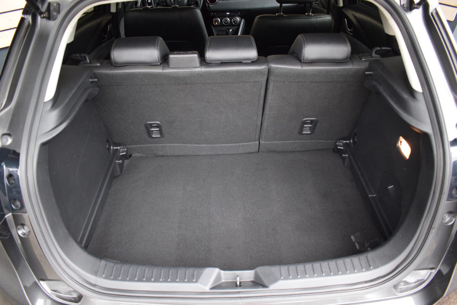 Mazda CX-3 2.0 SkyActiv-G 121 Luxury – i-Activesense pakket – Leather pack – Trekhaak – All season banden thumbnail 10