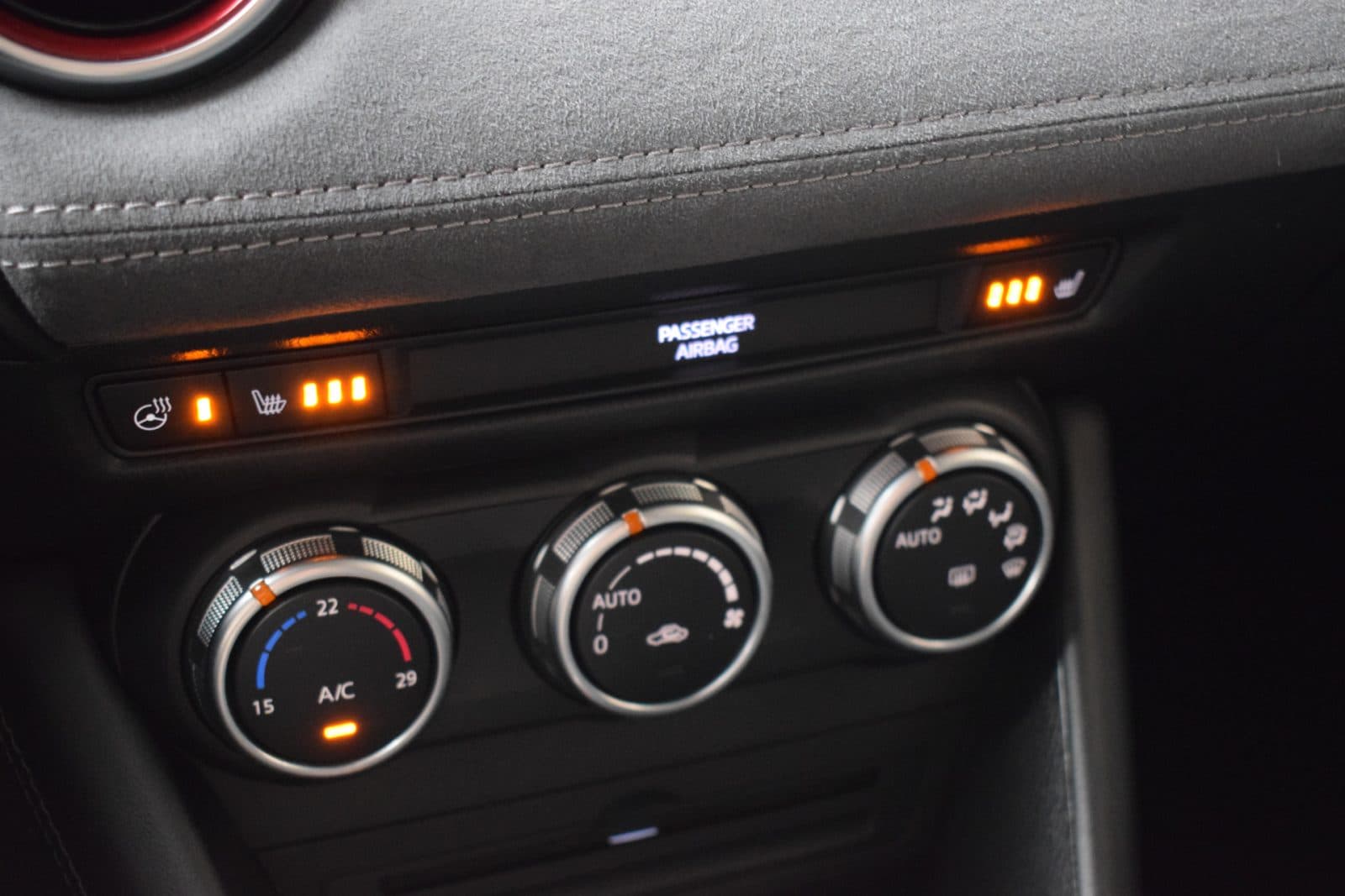 Mazda CX-3 2.0 SkyActiv-G 121 Luxury – i-Activesense pakket – Leather pack – Trekhaak – All season banden thumbnail 26