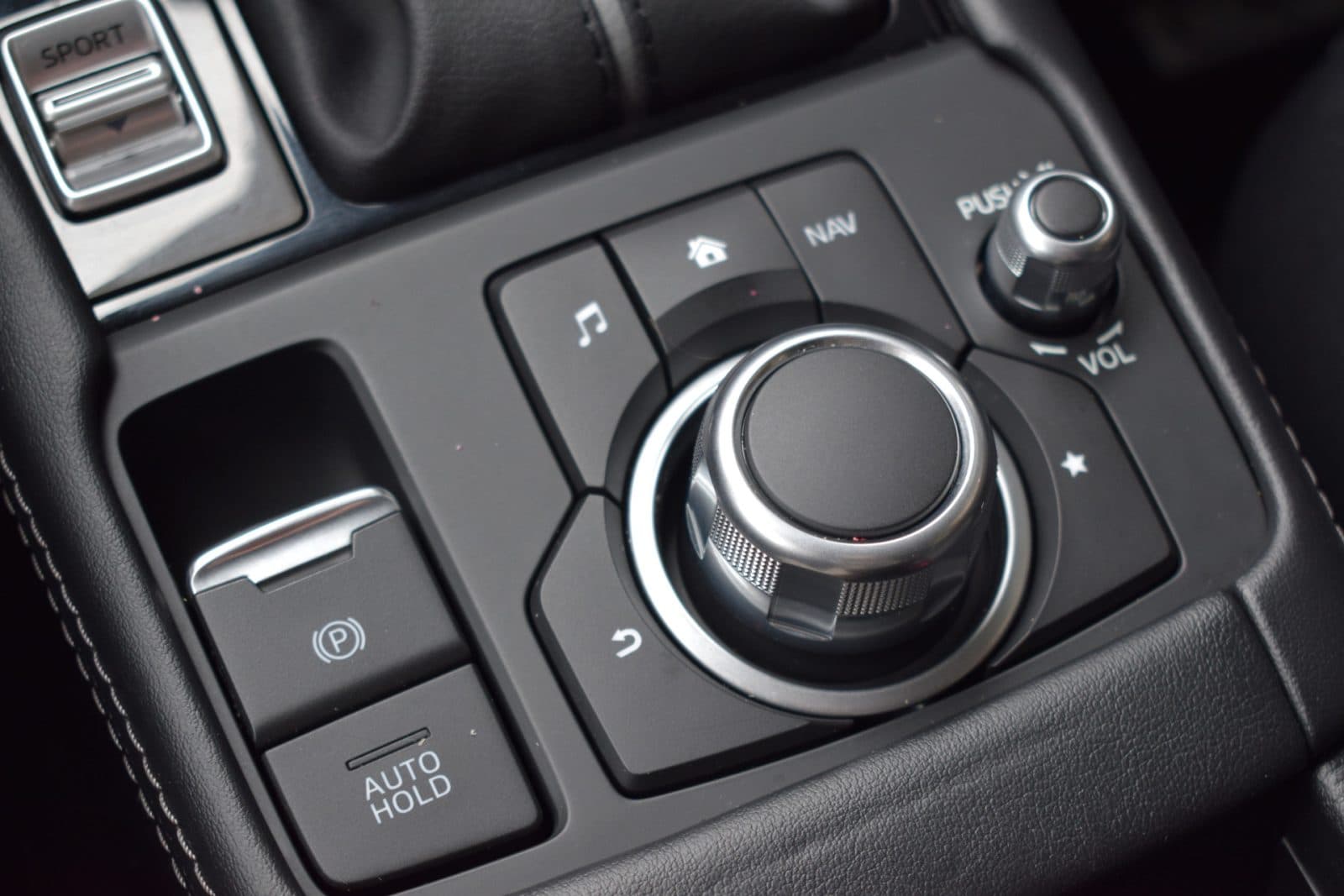 Mazda CX-3 2.0 SkyActiv-G 121 Luxury – i-Activesense pakket – Leather pack – Trekhaak – All season banden thumbnail 29