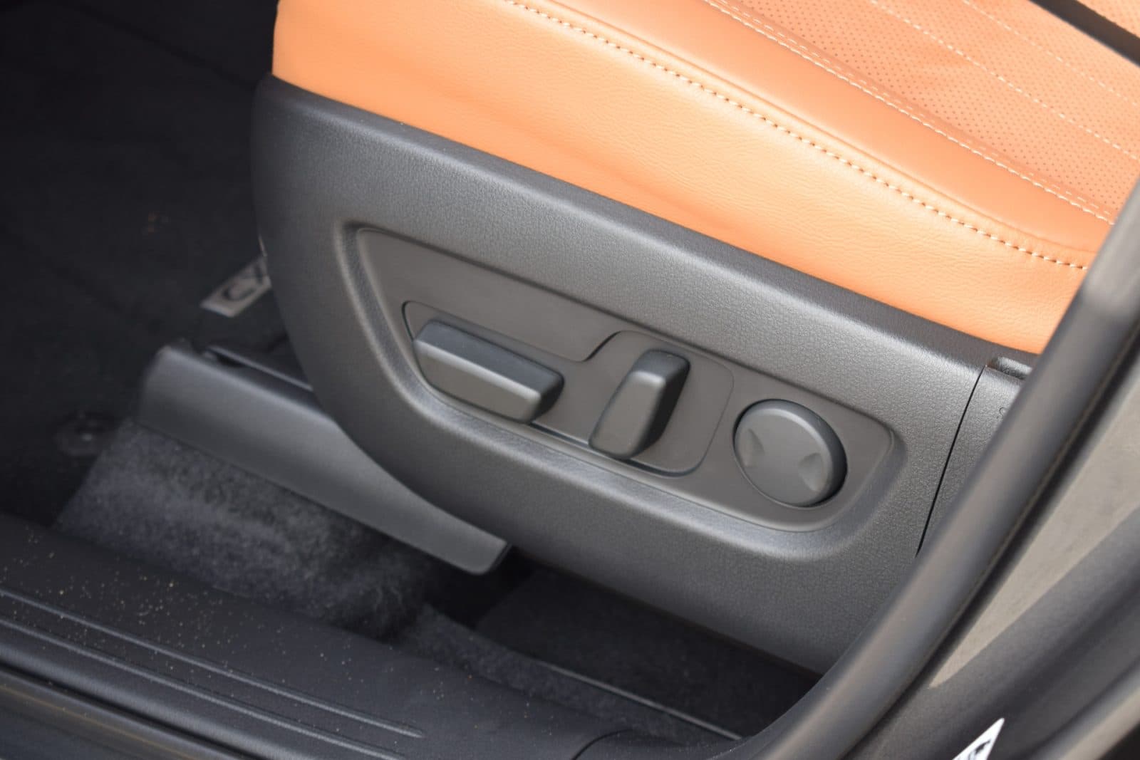 Mazda CX-60 2.5 e-SkyActiv PHEV Homura Business Edition – Tan-Nappa interieur thumbnail 12