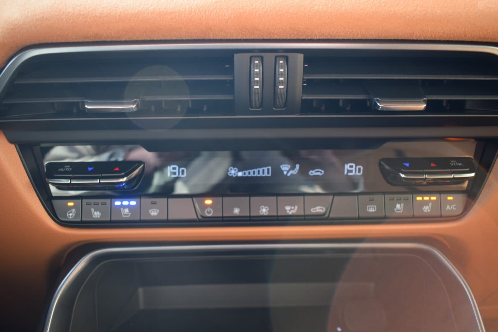 Mazda CX-60 2.5 e-SkyActiv PHEV Homura Business Edition – Tan-Nappa interieur thumbnail 22