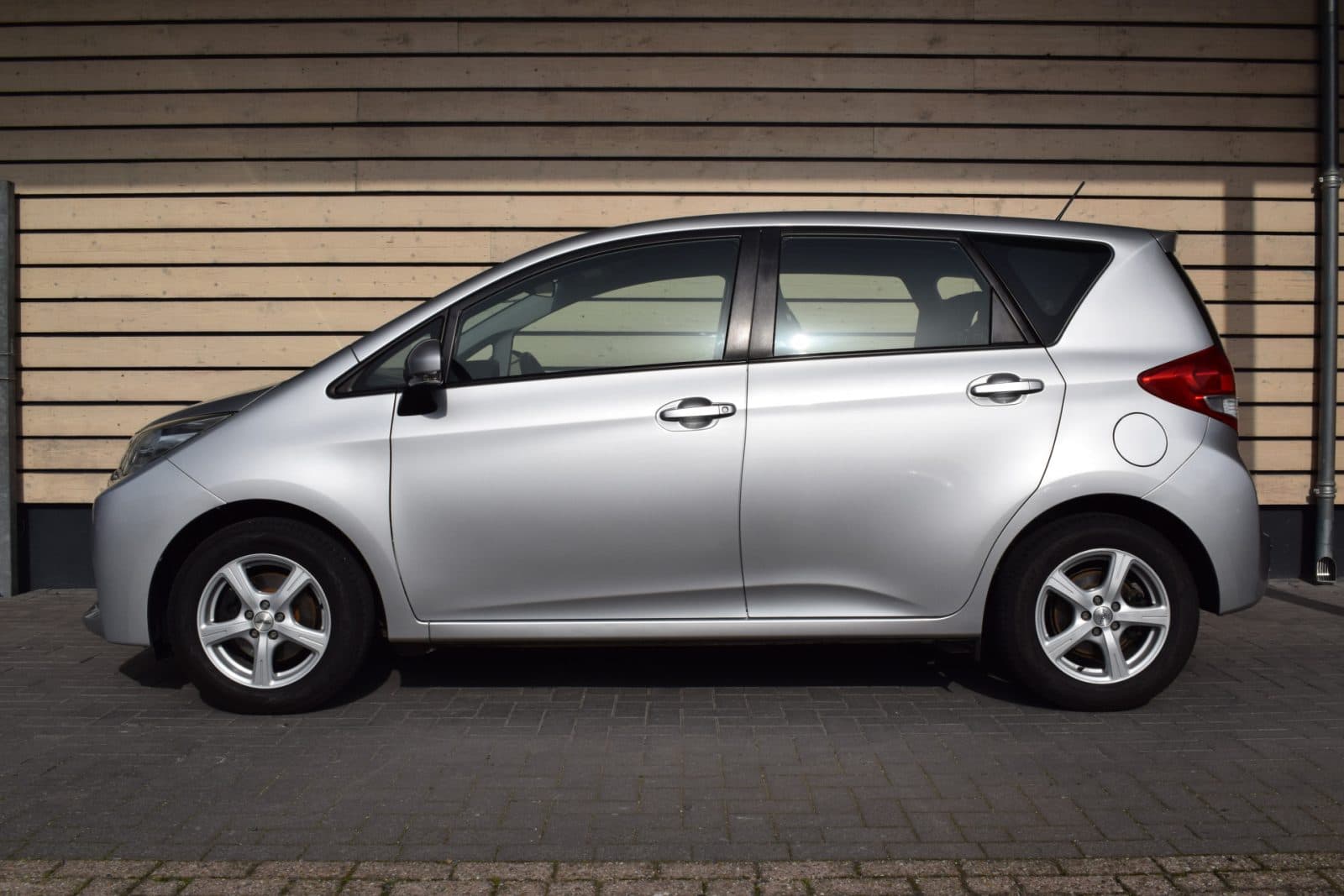 Subaru Trezia 1.3 Comfort – Trekhaak – Dealer onderhouden thumbnail 4