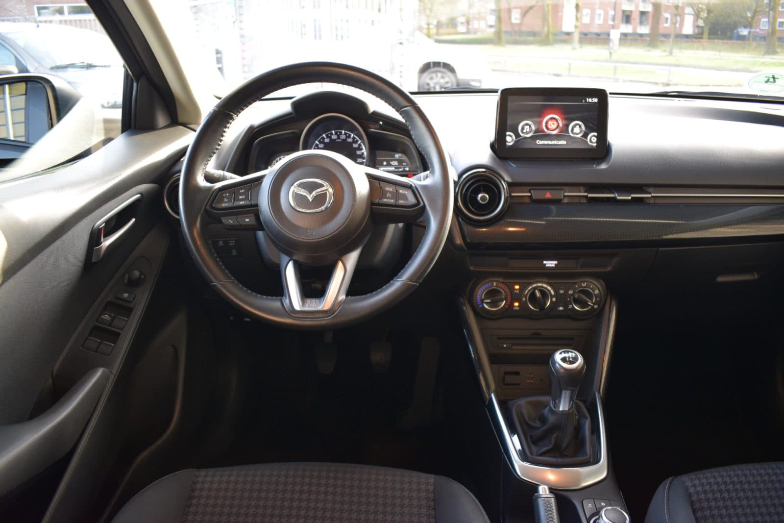 Mazda 2 1.5 Skyactiv-G Sport Selected – 1e eigenaar – Dealer onderhouden thumbnail 9