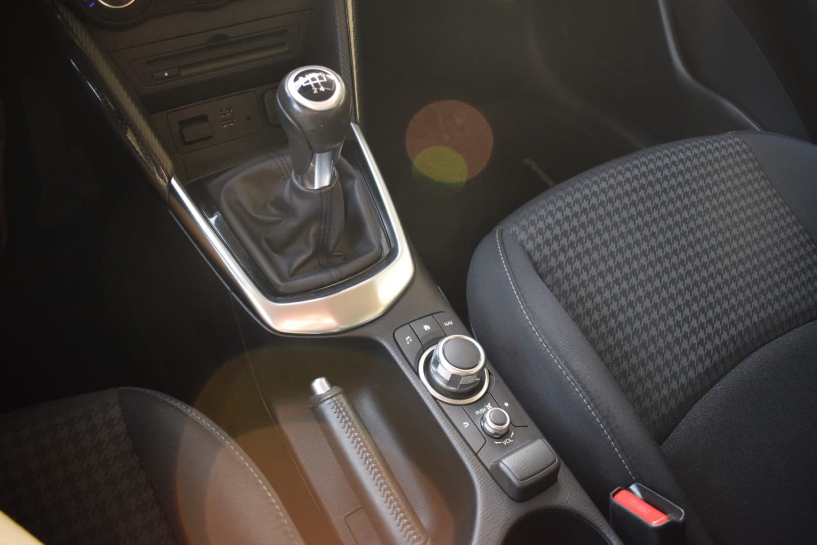 Mazda 2 1.5 Skyactiv-G Sport Selected – 1e eigenaar – Dealer onderhouden thumbnail 19