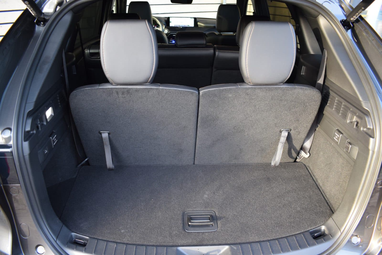 Mazda CX-80 2.5 e-SkyActiv PHEV Homura Plus – Black Edition thumbnail 35