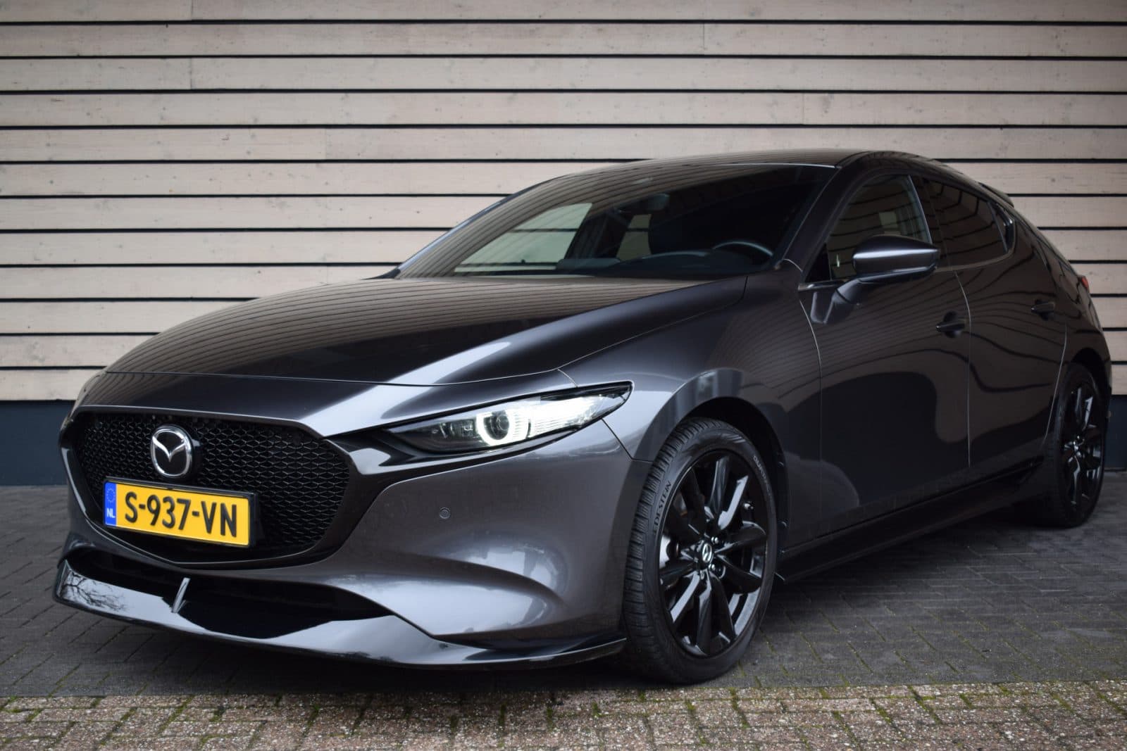 Mazda 3 2.0 e-SkyActiv-X M Hybrid 186 Luxury – i-Activesense pack – Aero pack – Dealer onderhouden thumbnail 3