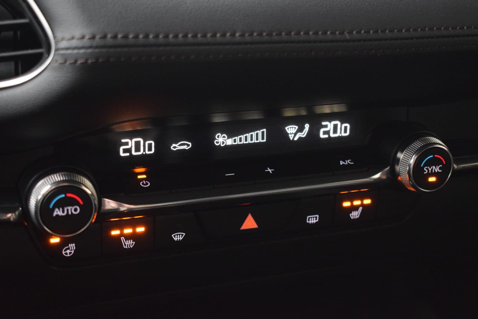 Mazda 3 2.0 e-SkyActiv-X M Hybrid 186 Luxury – i-Activesense pack – Aero pack – Dealer onderhouden thumbnail 31