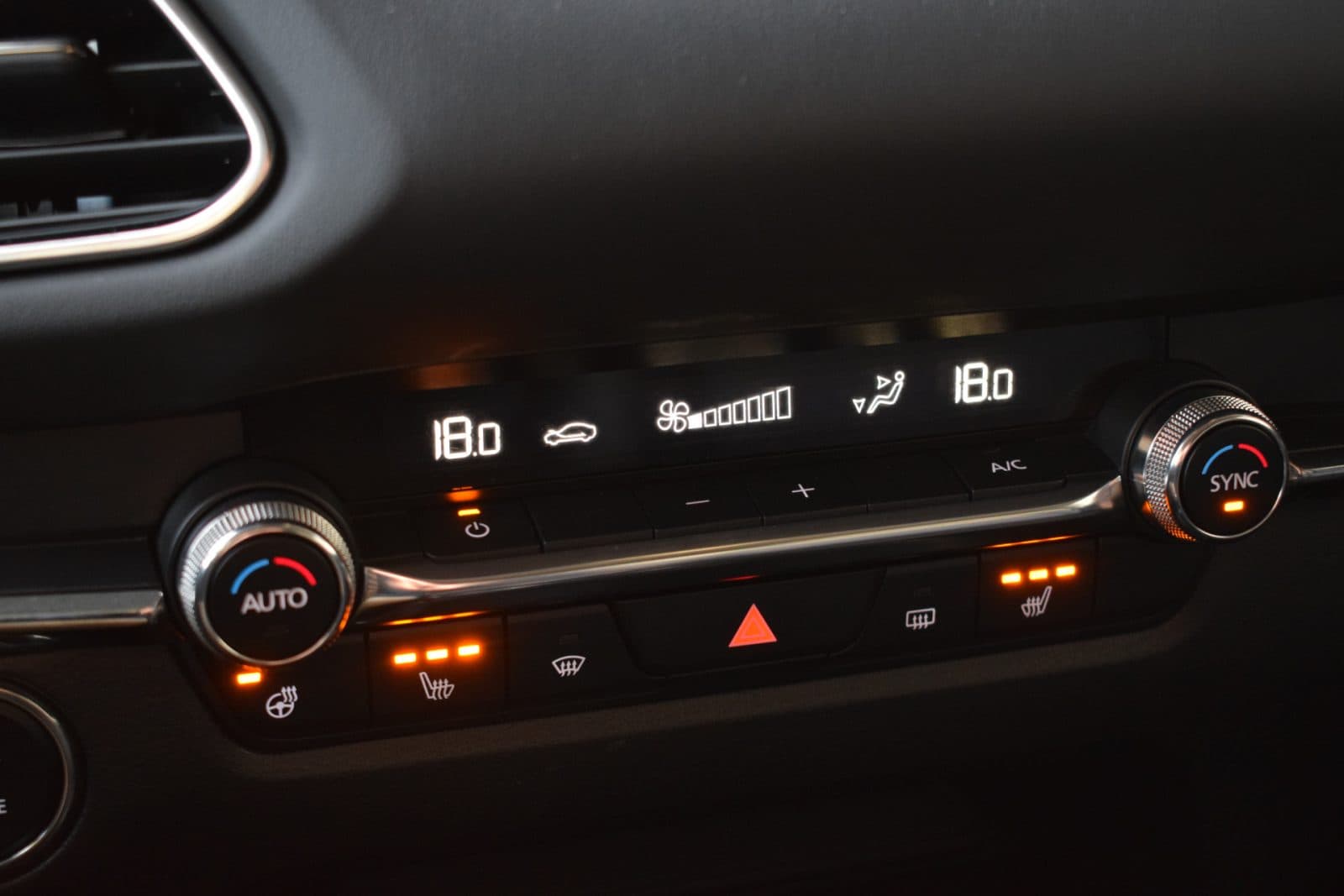 Mazda CX-30 2.0 e-SkyActiv-X M Hybrid Luxury – 1e eigenaar – Trekhaak – Dealer onderhouden thumbnail 28