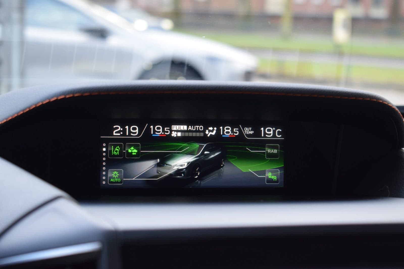 Subaru XV 2.0i e-BOXER Premium – Trekhaak – Dealer onderhouden thumbnail 40