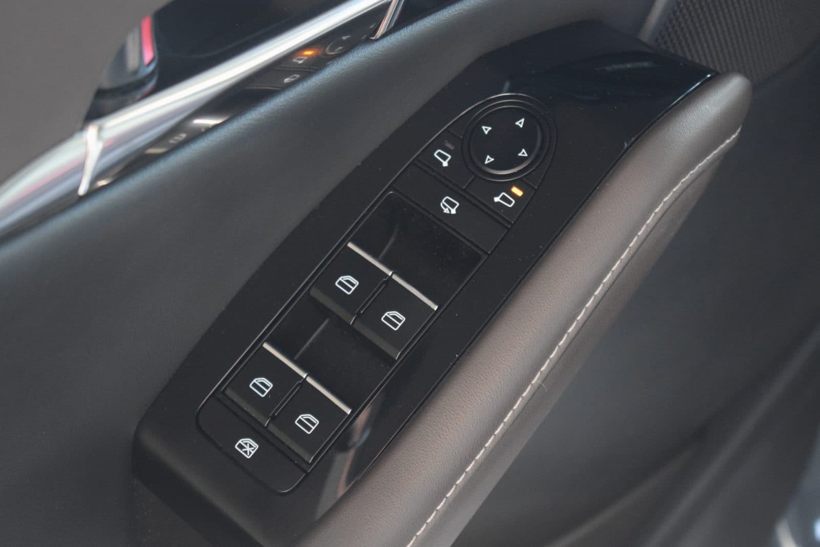 Mazda CX-30 2.0 e-SkyActiv-X M Hybrid Luxury – Afneembare trekhaak – Dealer onderhouden thumbnail 11