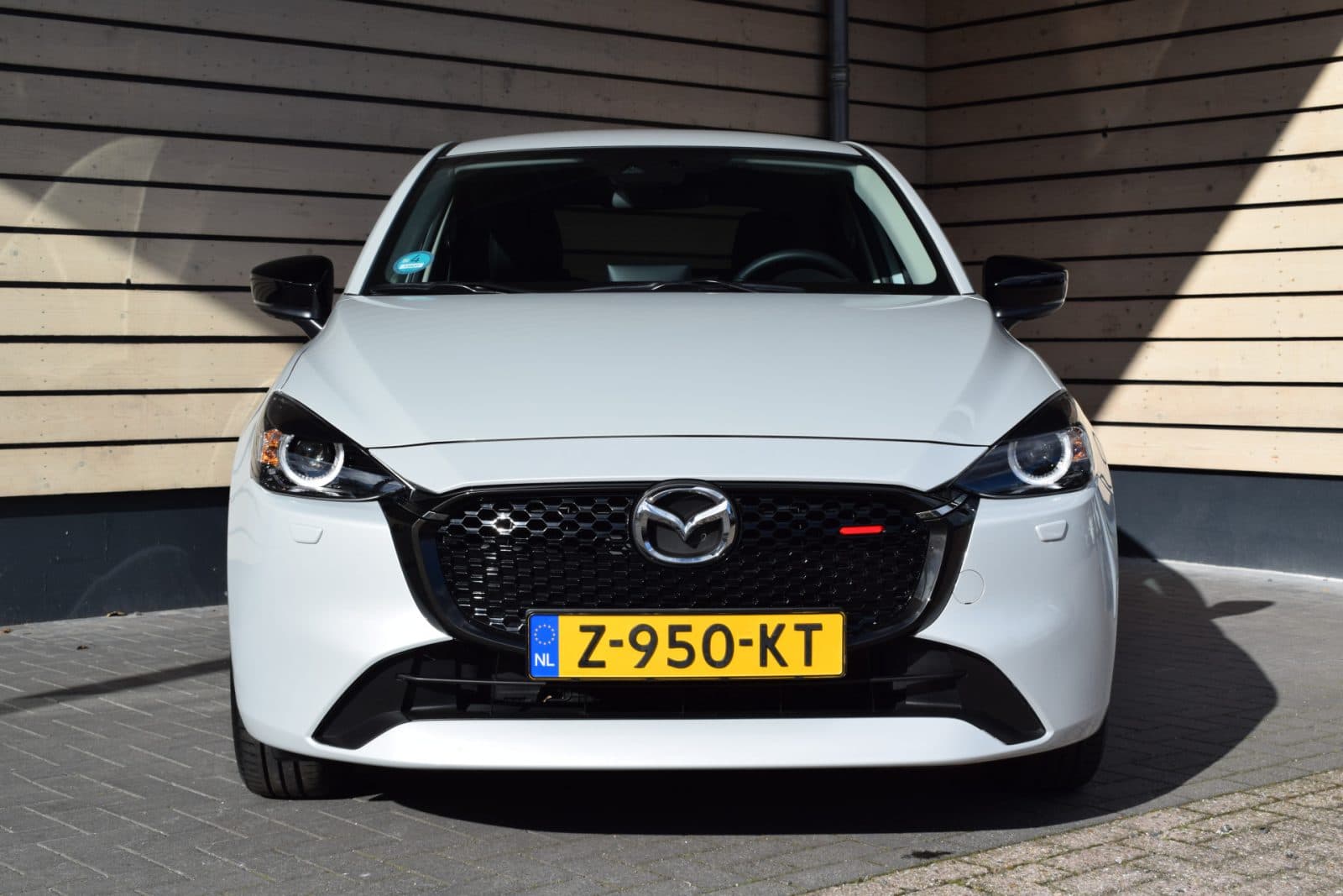 Mazda 2 1.5 e-SkyActiv-G 90 Homura – Dealer onderhouden thumbnail 3