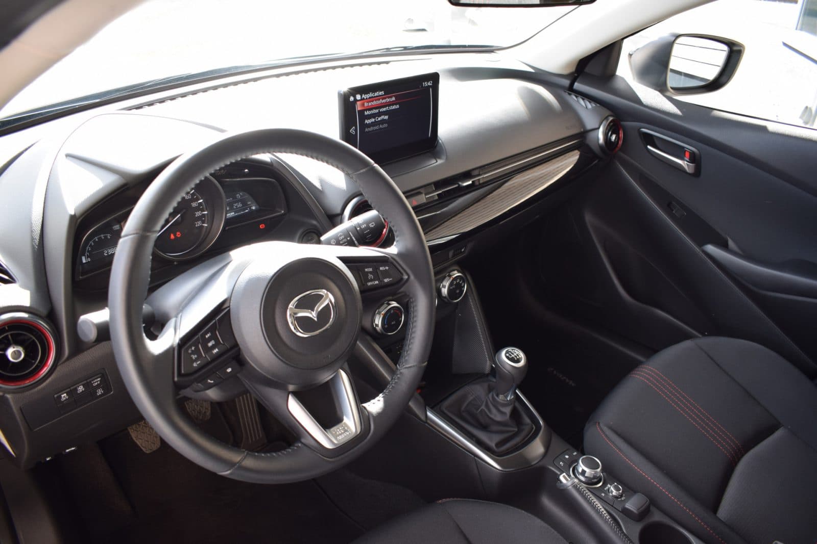 Mazda 2 1.5 e-SkyActiv-G 90 Homura – Dealer onderhouden thumbnail 7