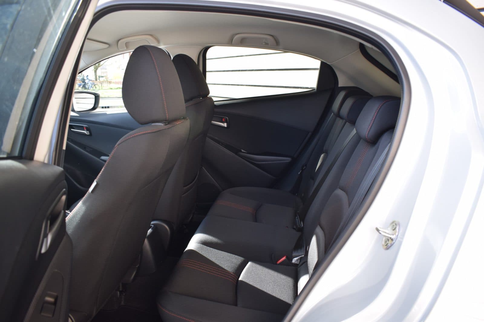 Mazda 2 1.5 e-SkyActiv-G 90 Homura – Dealer onderhouden thumbnail 9