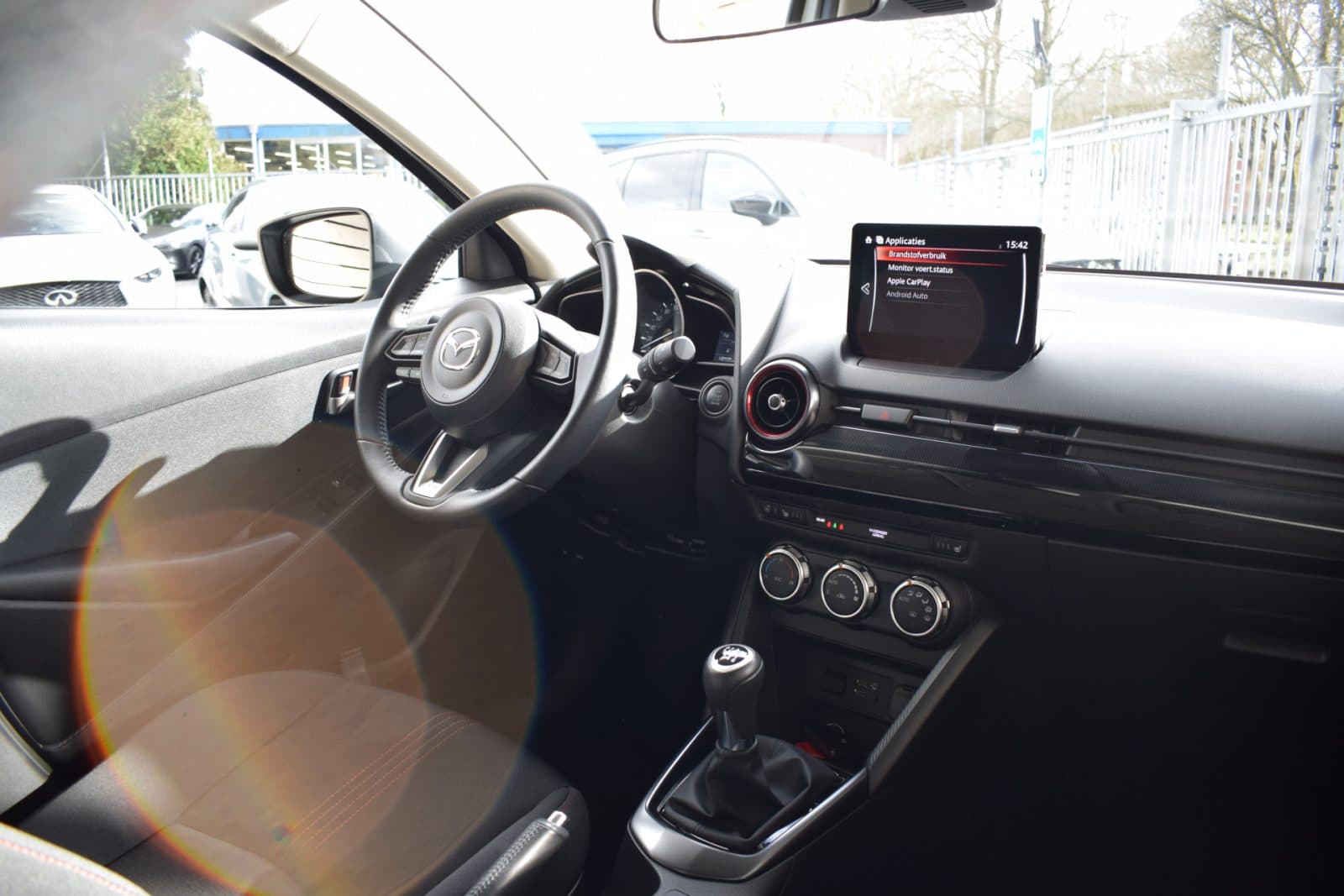 Mazda 2 1.5 e-SkyActiv-G 90 Homura – Dealer onderhouden thumbnail 11