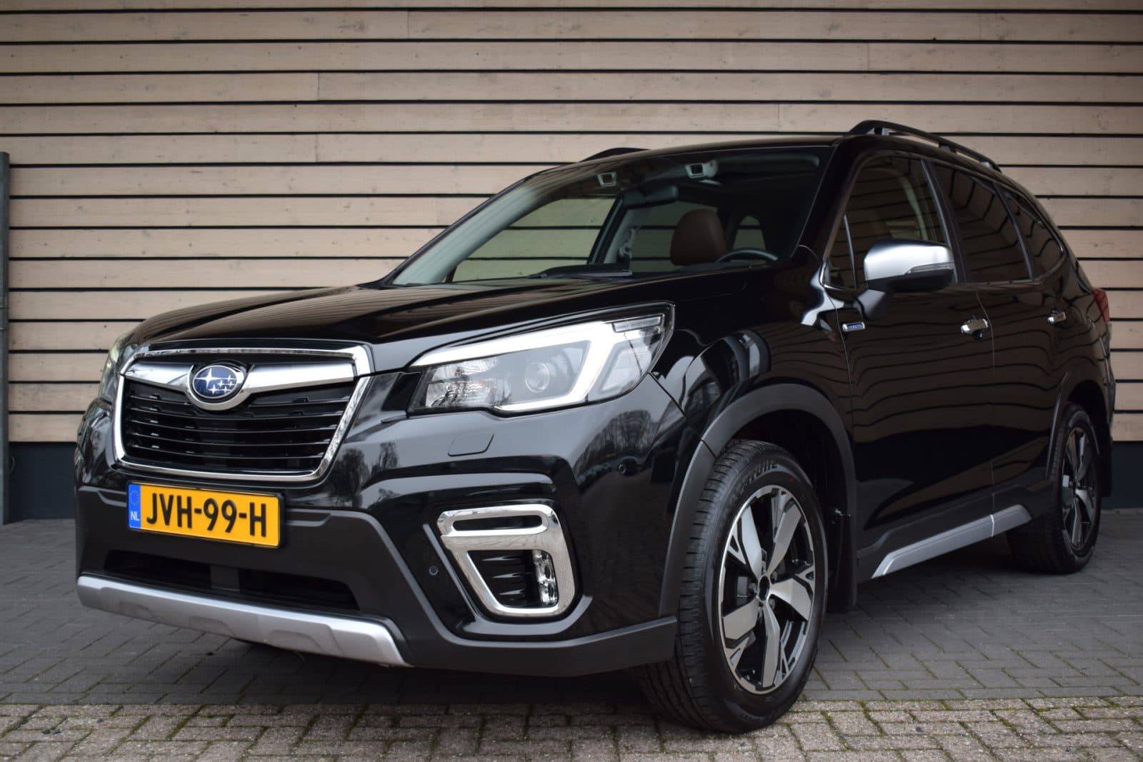 Subaru Forester 2.0i e-BOXER Premium – Bruin leder – Trekhaak – Dealer onderhouden thumbnail 3