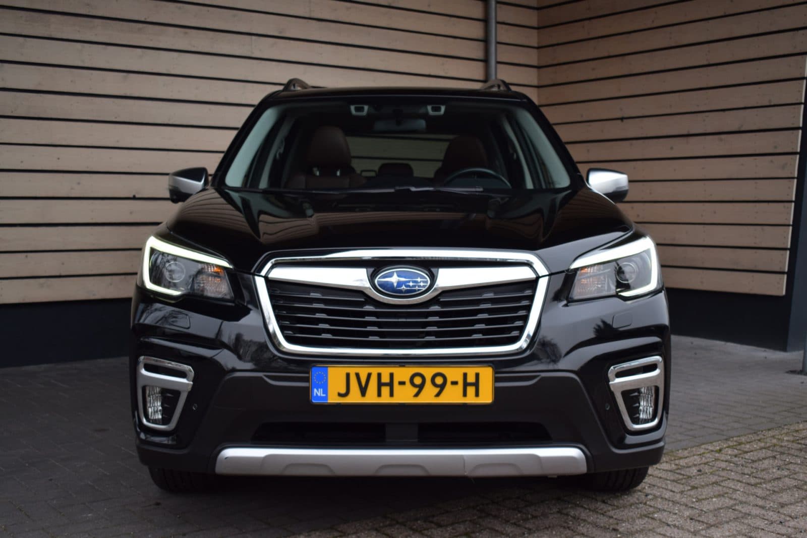 Subaru Forester 2.0i e-BOXER Premium – Bruin leder – Trekhaak – Dealer onderhouden thumbnail 4