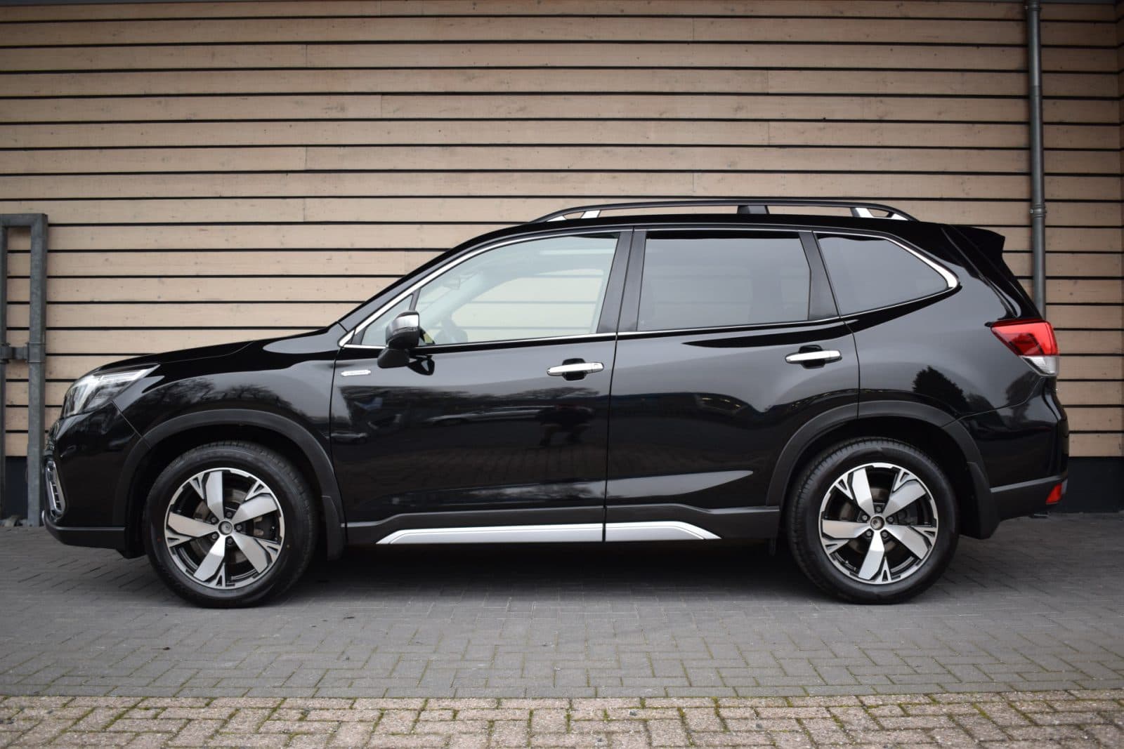 Subaru Forester 2.0i e-BOXER Premium – Bruin leder – Trekhaak – Dealer onderhouden thumbnail 5