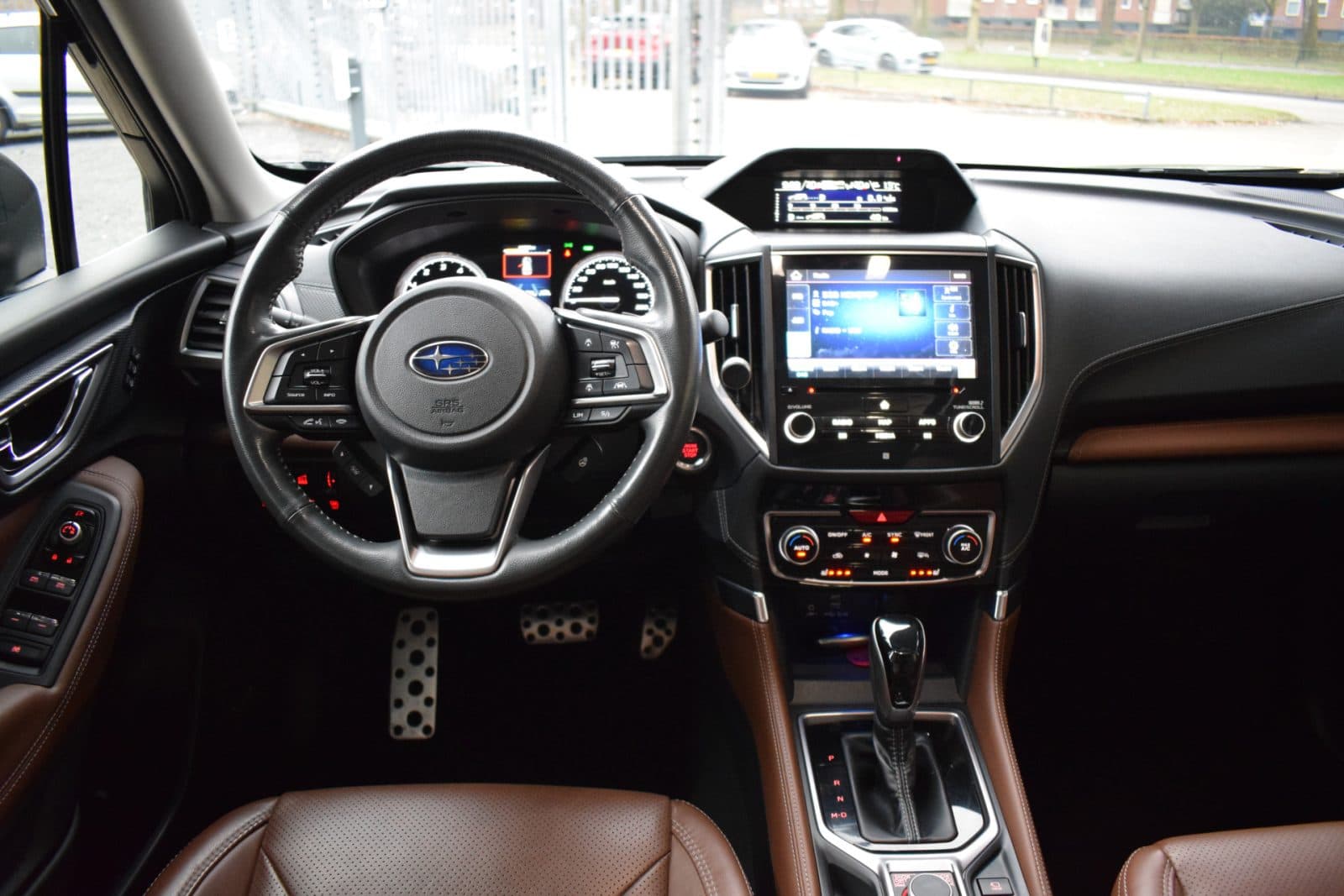 Subaru Forester 2.0i e-BOXER Premium – Bruin leder – Trekhaak – Dealer onderhouden thumbnail 11