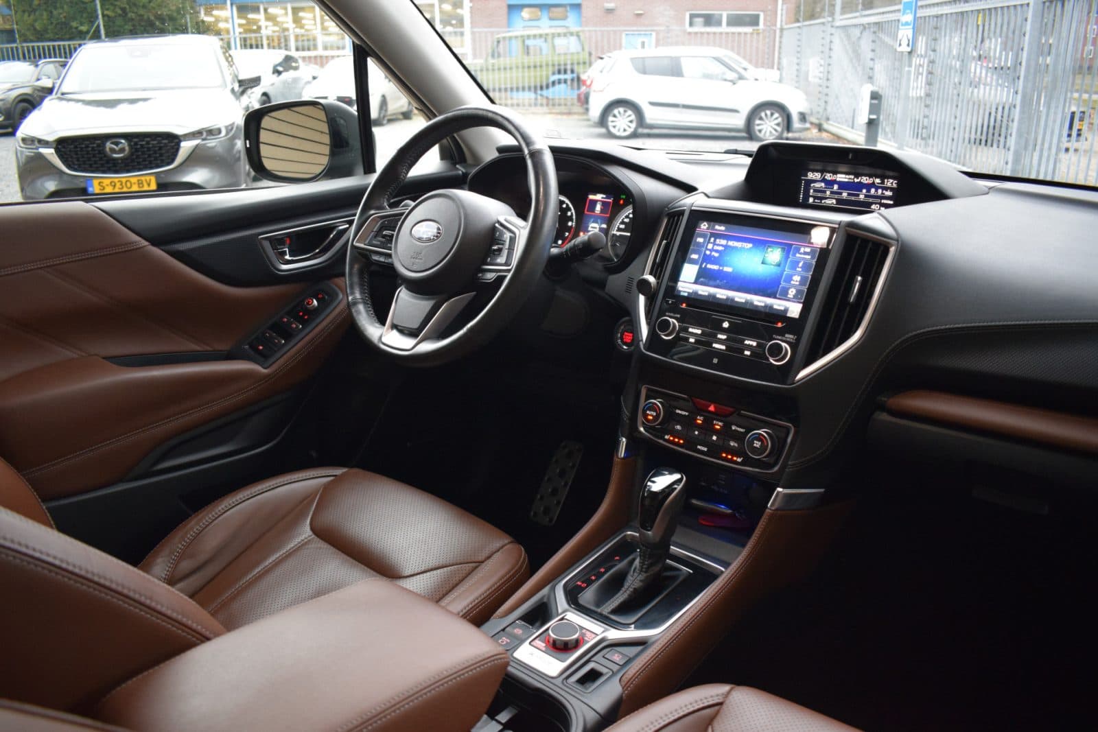 Subaru Forester 2.0i e-BOXER Premium – Bruin leder – Trekhaak – Dealer onderhouden thumbnail 13