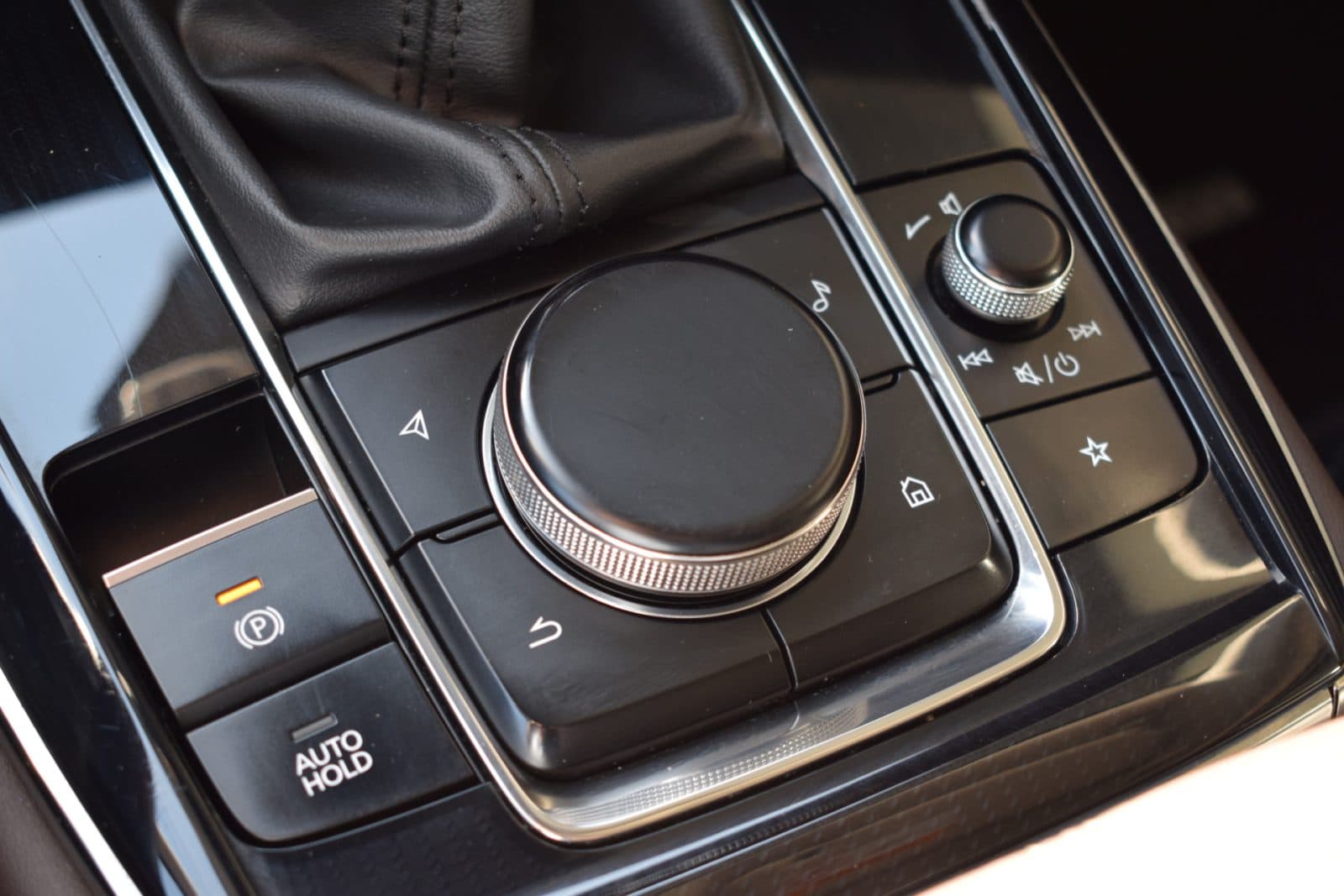 Mazda CX-30 2.0 e-SkyActiv-X M Hybrid Luxury – Dealer onderhouden thumbnail 23