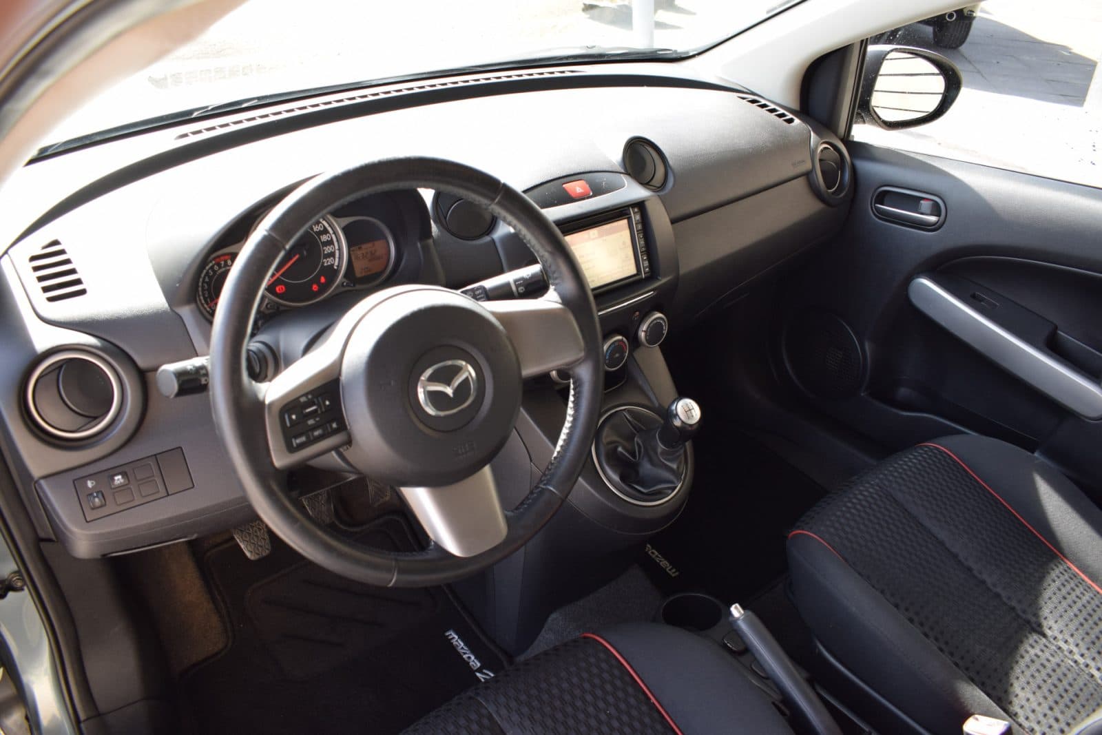 Mazda 2 1.3 Navigator GT thumbnail 8