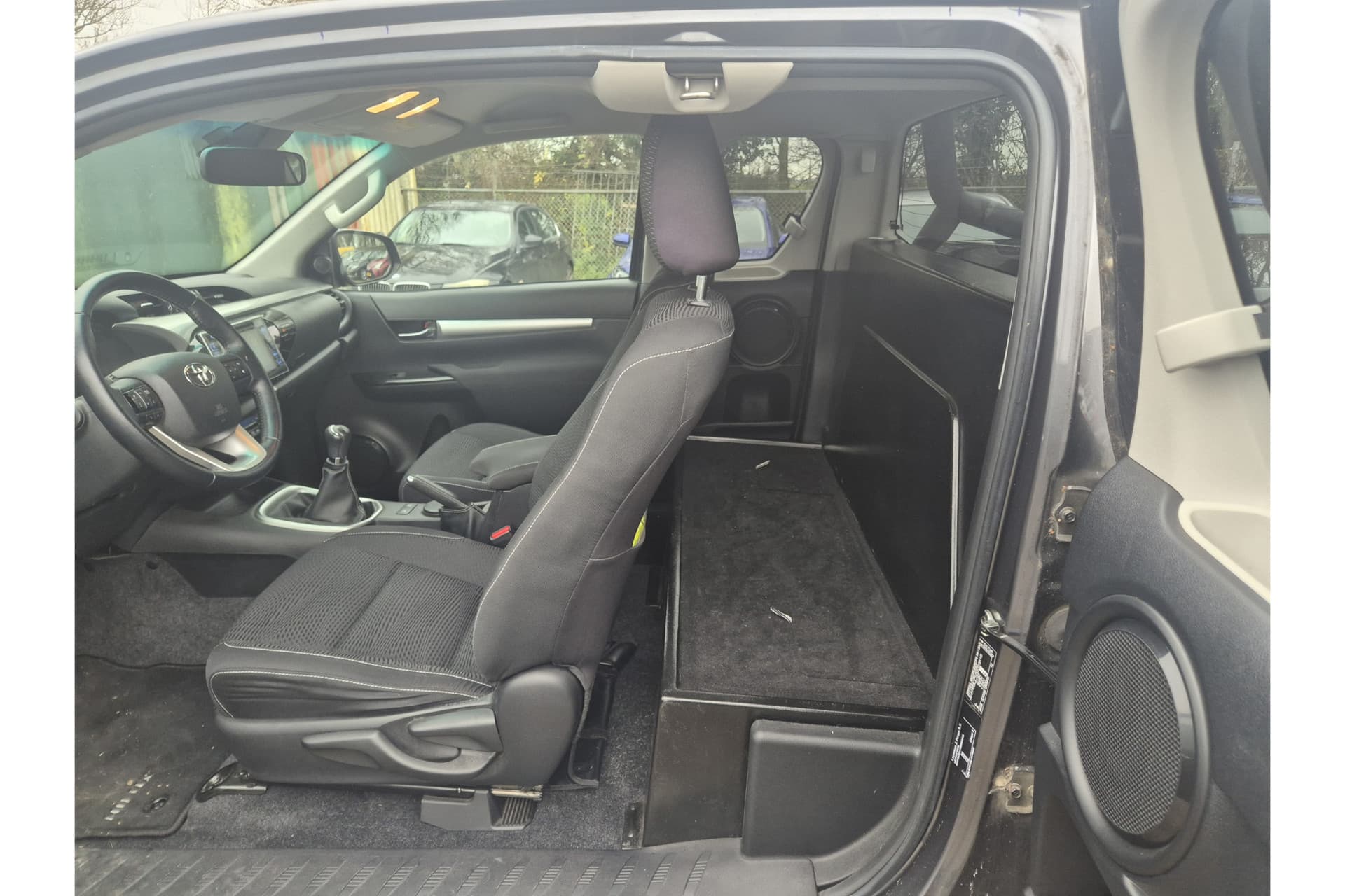 Toyota Hilux 2.4 D-4D-F Xtra Cab Challenger thumbnail 4