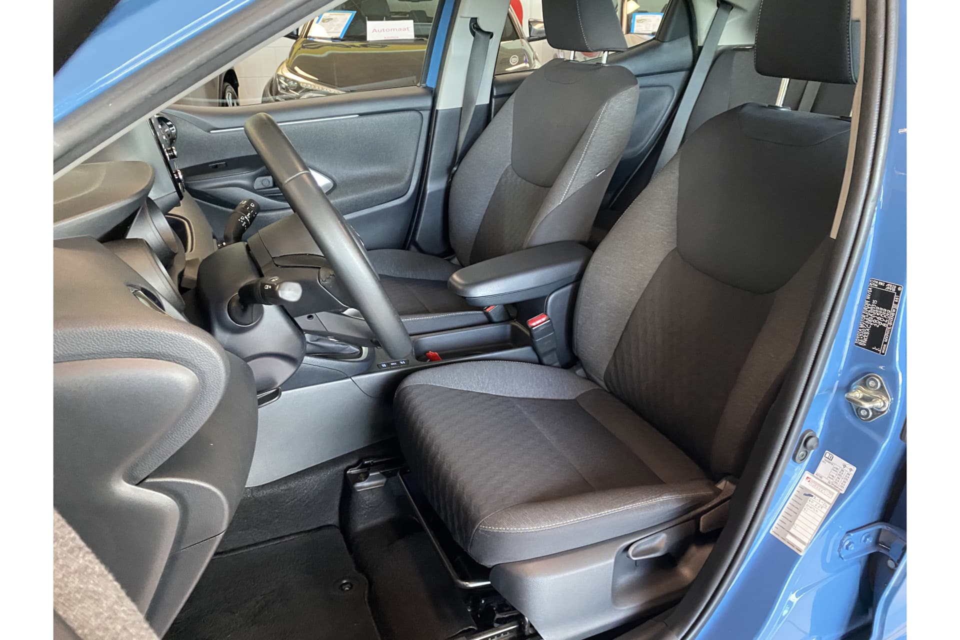 Toyota Yaris 1.5 Hybrid Dynamic thumbnail 11