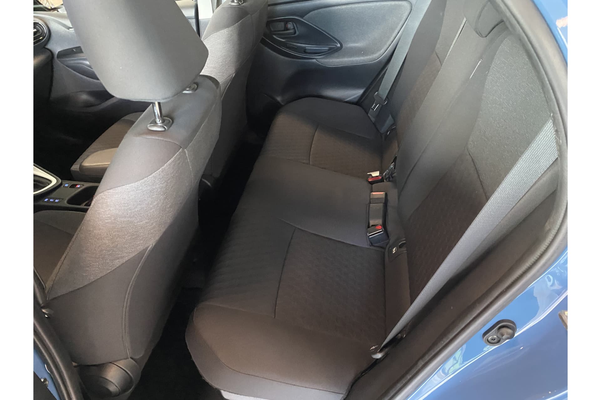 Toyota Yaris 1.5 Hybrid Dynamic thumbnail 13