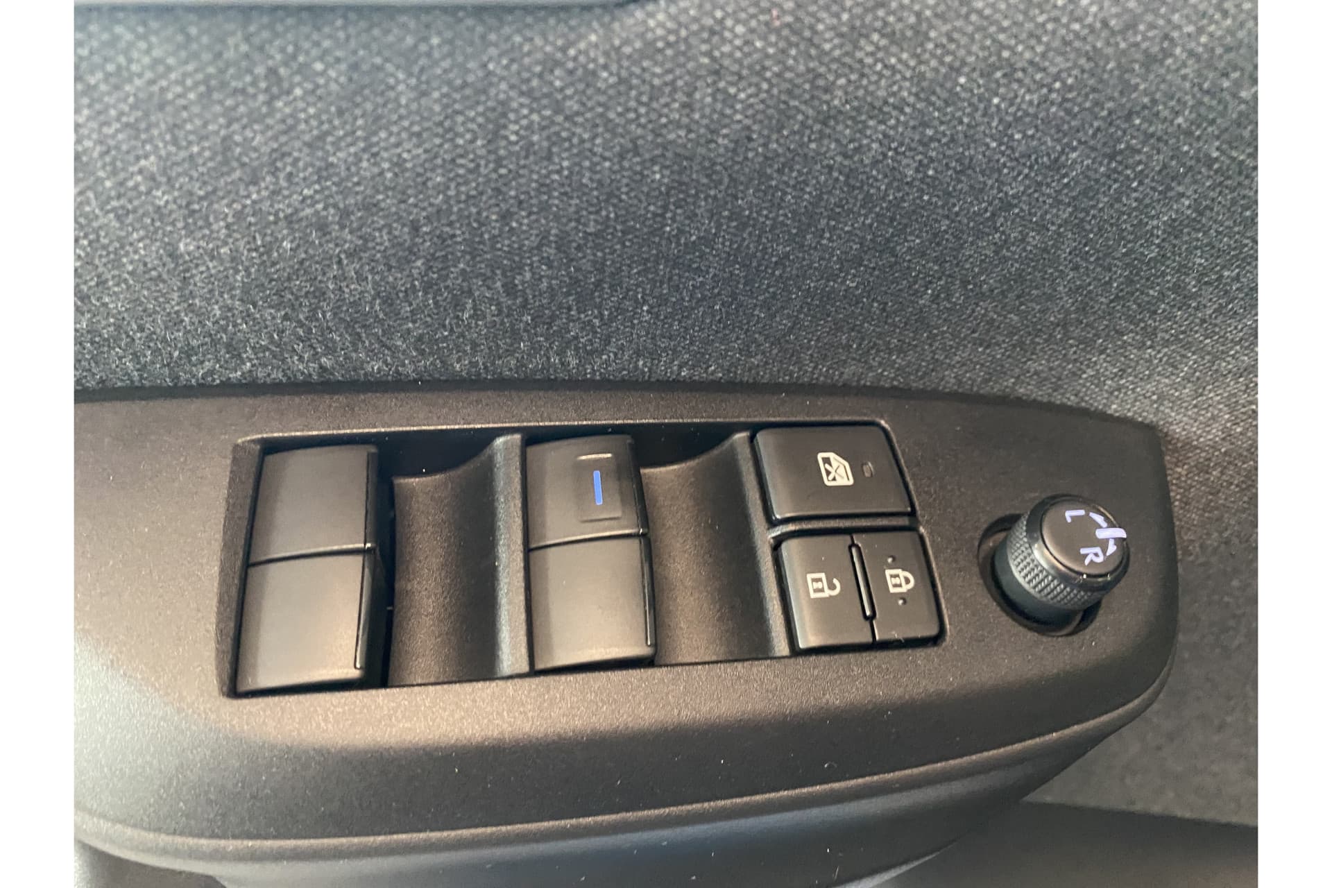 Toyota Yaris 1.5 Hybrid Dynamic thumbnail 18